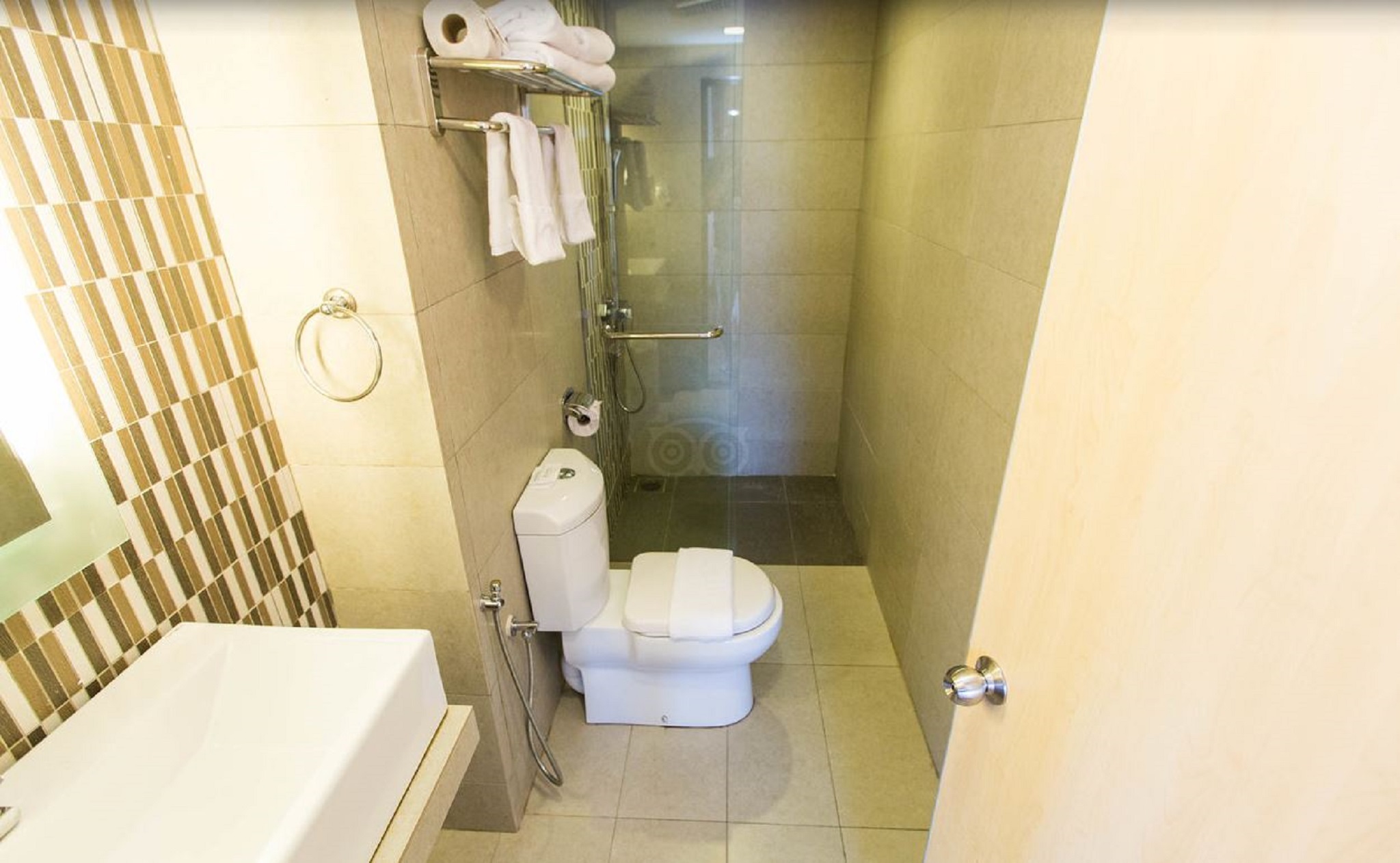 Bella Vista Waterfront Resort & Spa