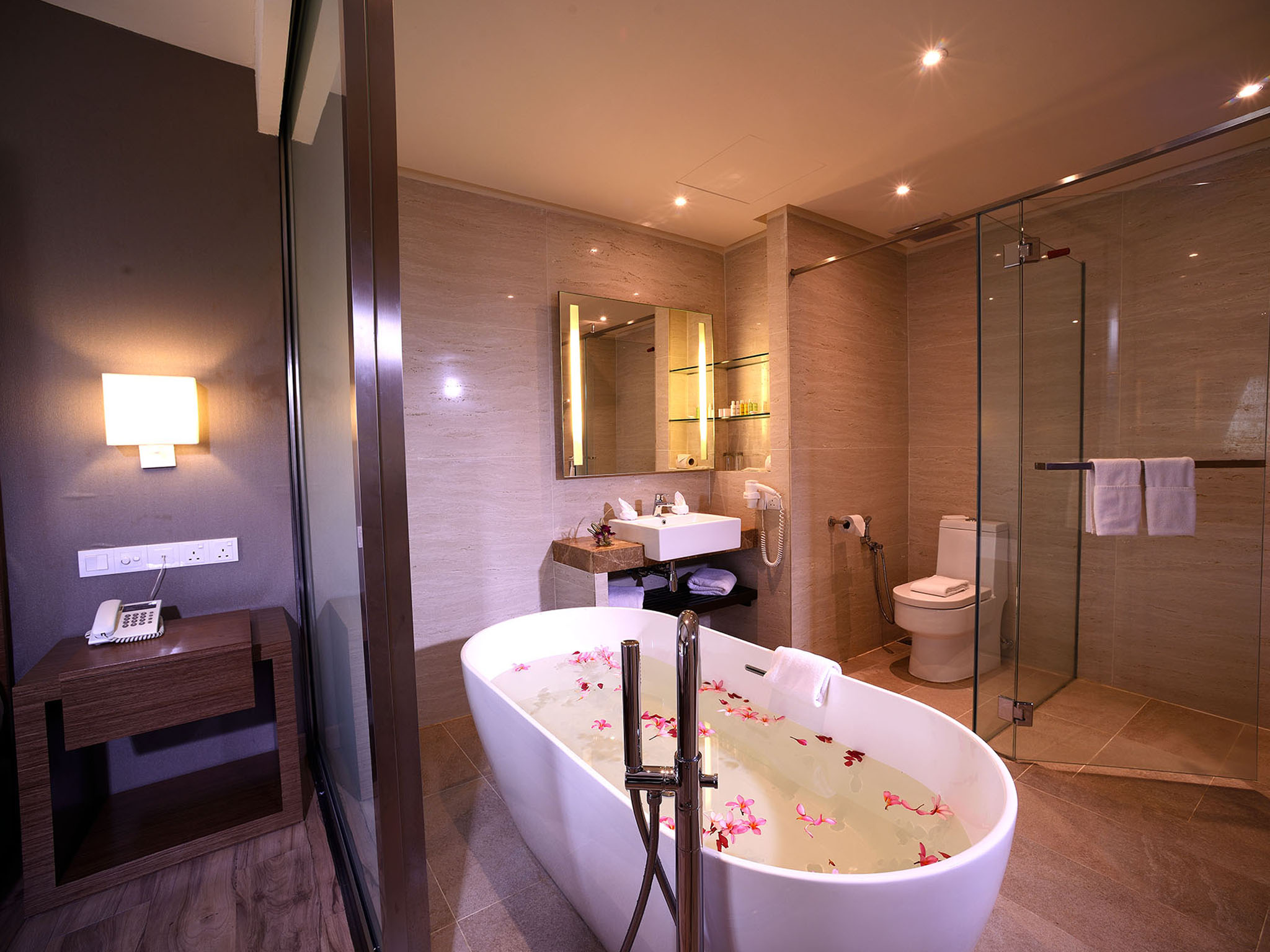 Bella Vista Waterfront Resort & Spa