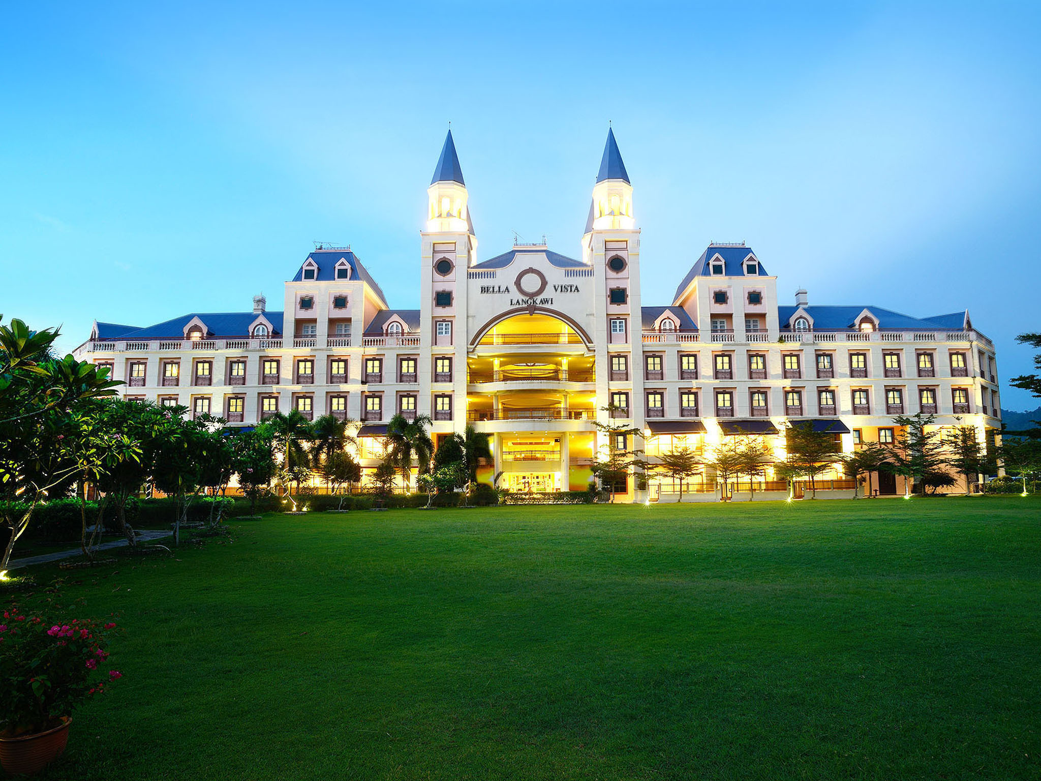 Bella Vista Waterfront Resort & Spa