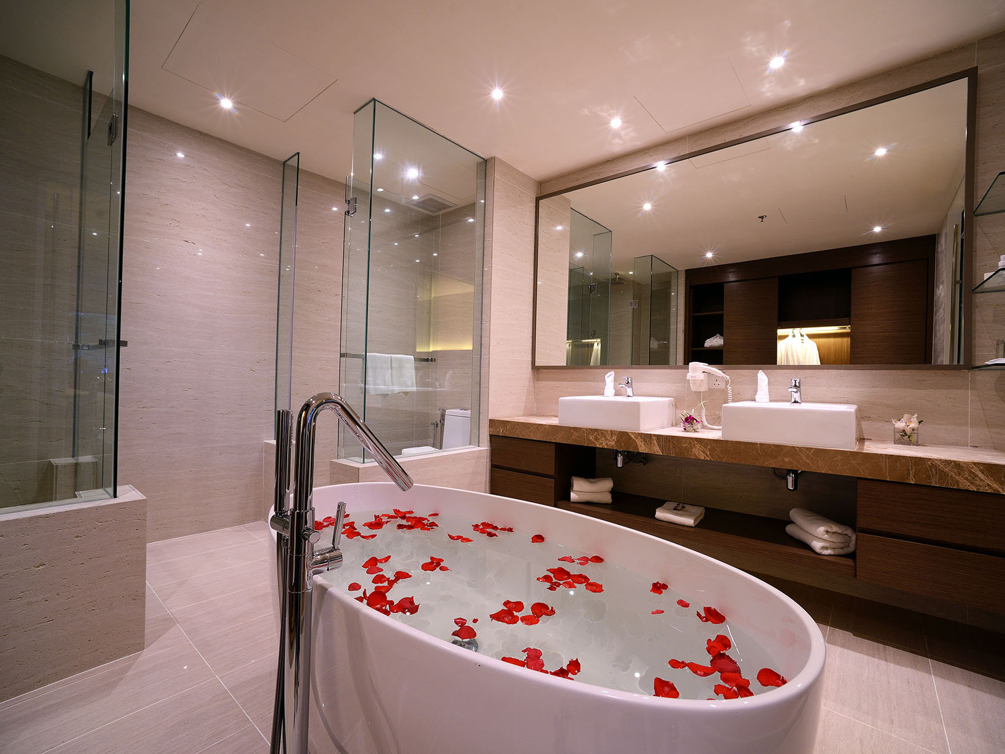 Bella Vista Waterfront Resort & Spa