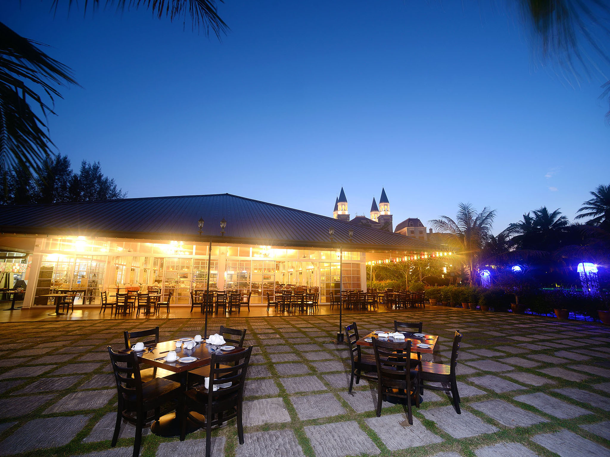 Bella Vista Waterfront Resort & Spa