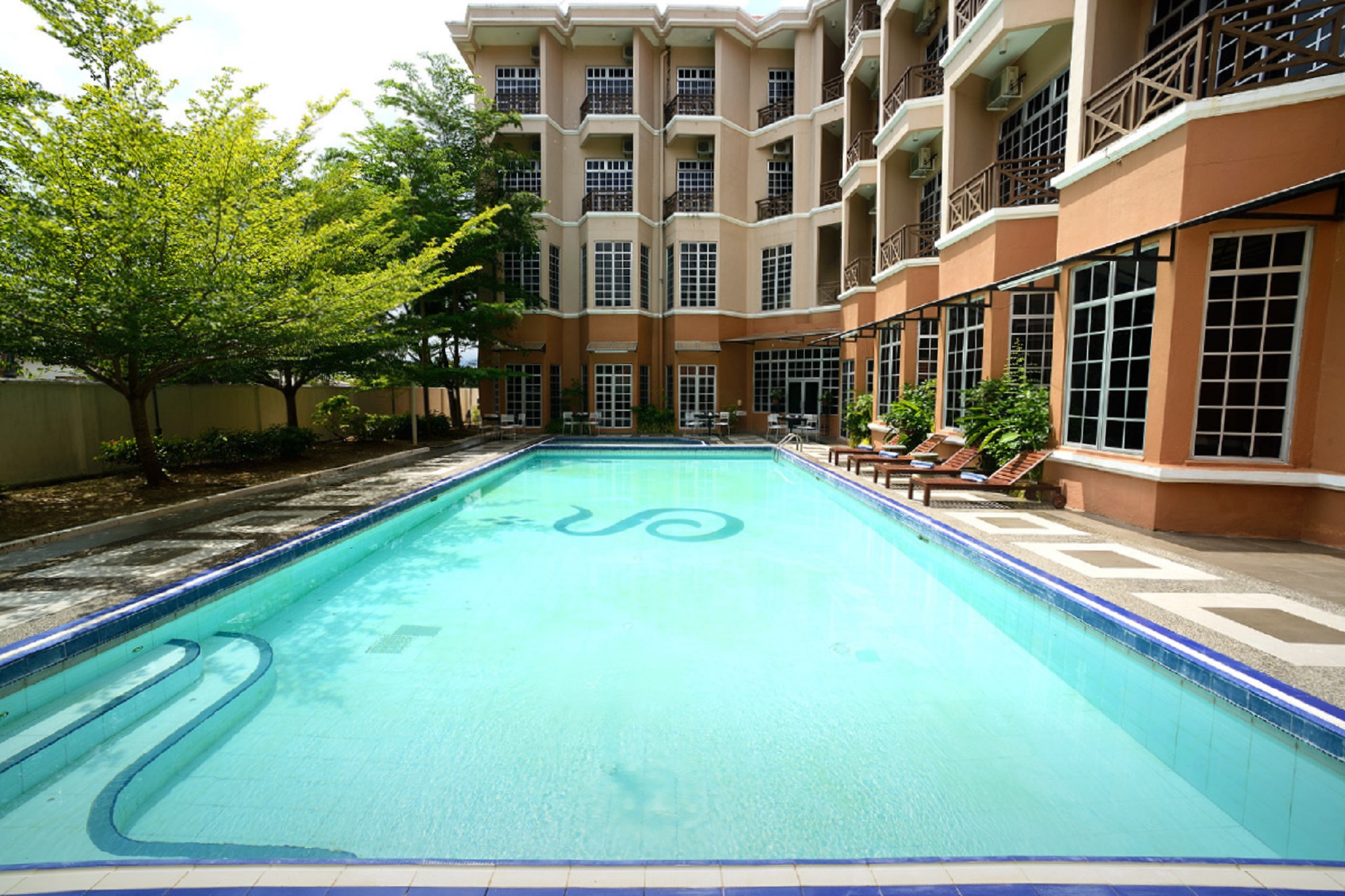 Bella Vista Waterfront Resort & Spa