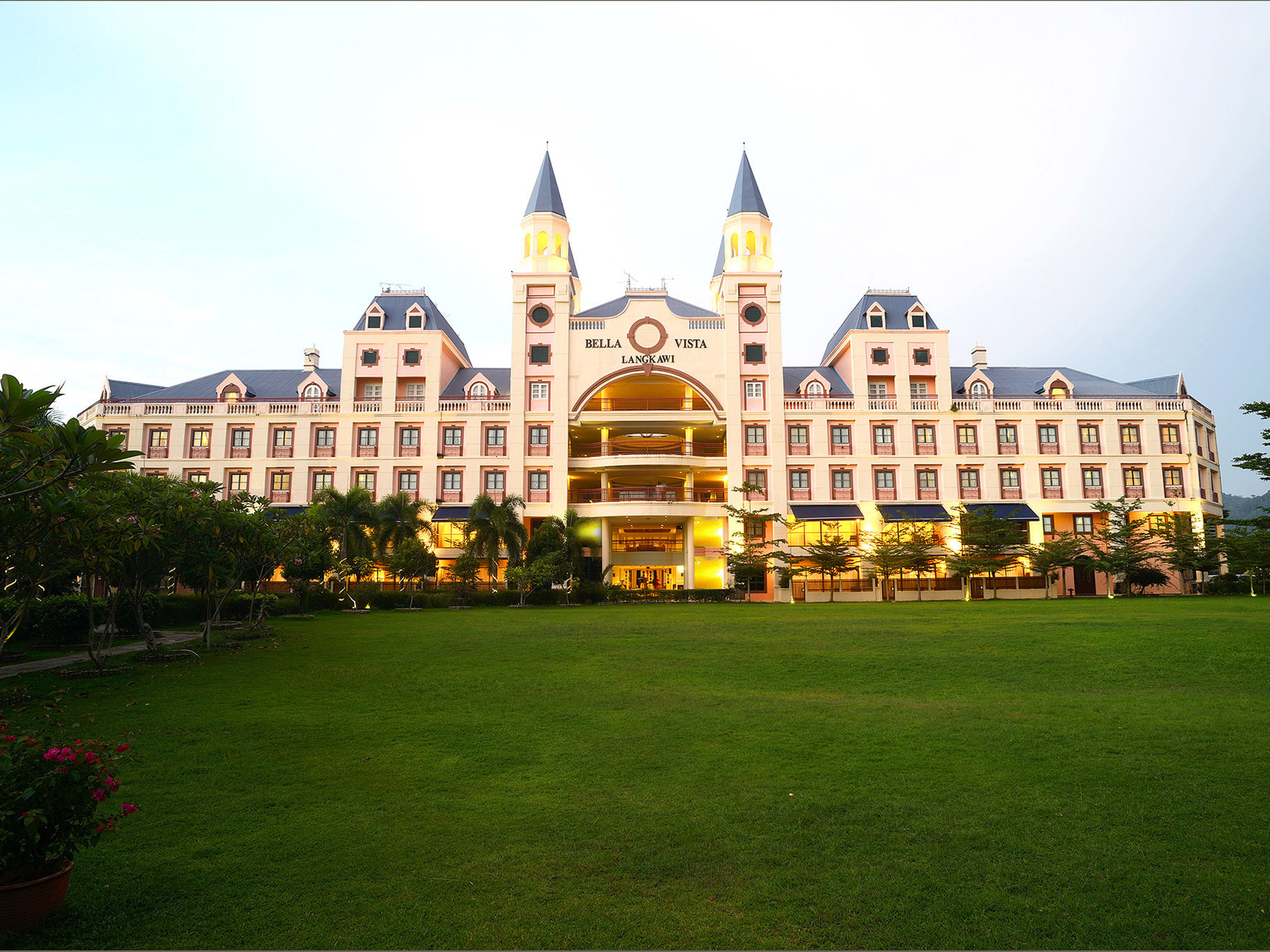 Bella Vista Waterfront Resort & Spa