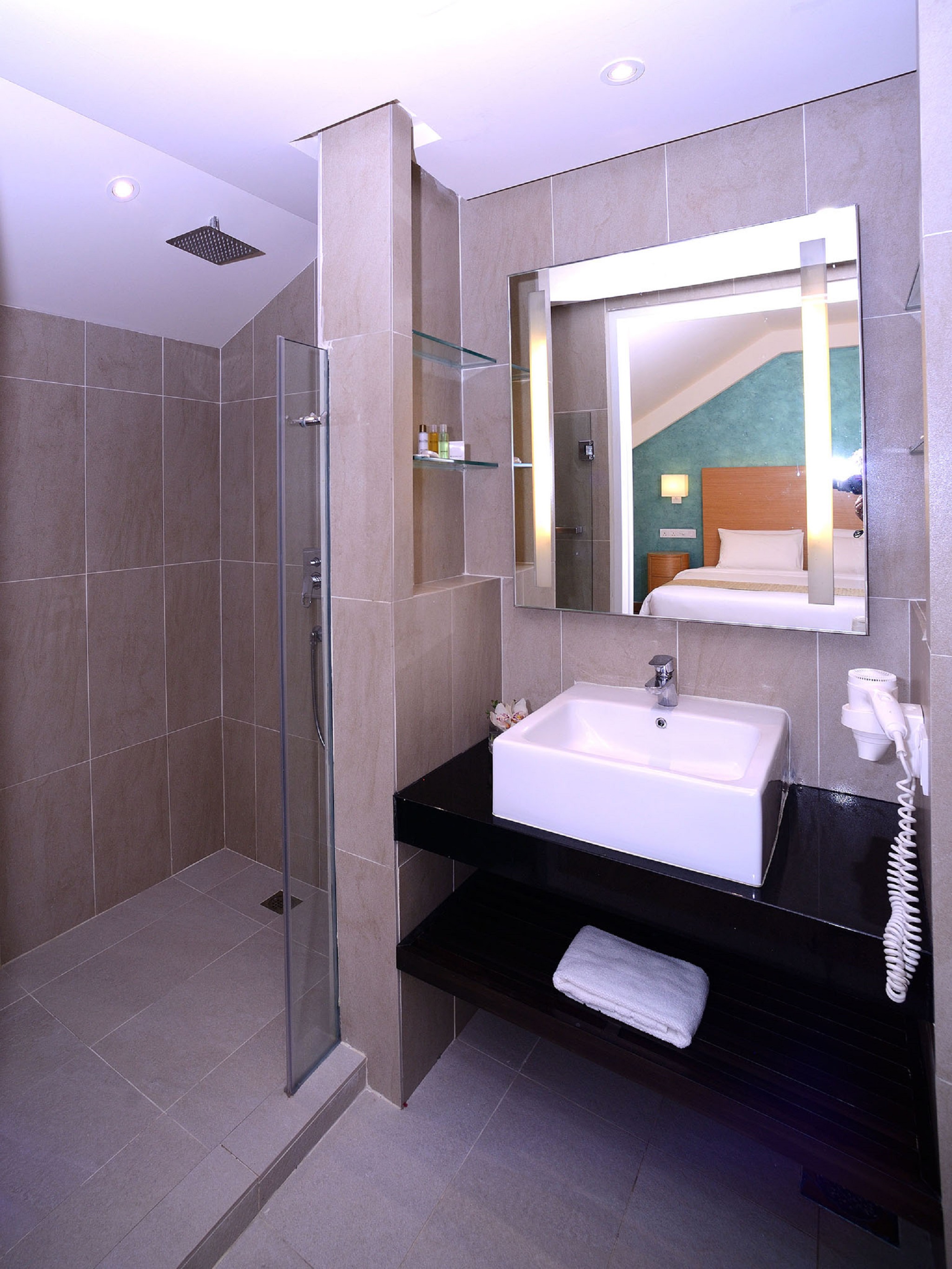 Bella Vista Waterfront Resort & Spa