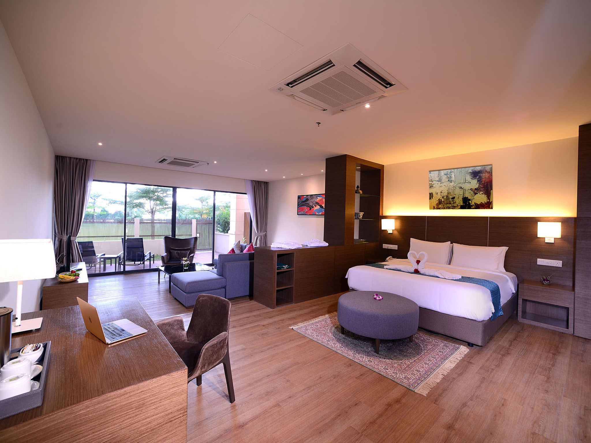 Bella Vista Waterfront Resort & Spa