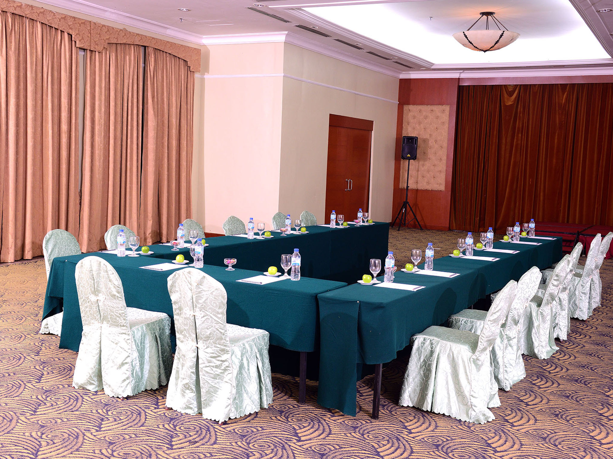 Bella Vista Waterfront Resort & Spa