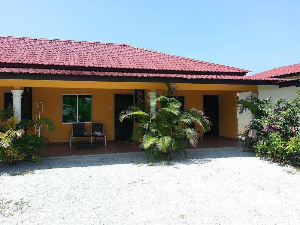 Pantai Tengah Beach Inn