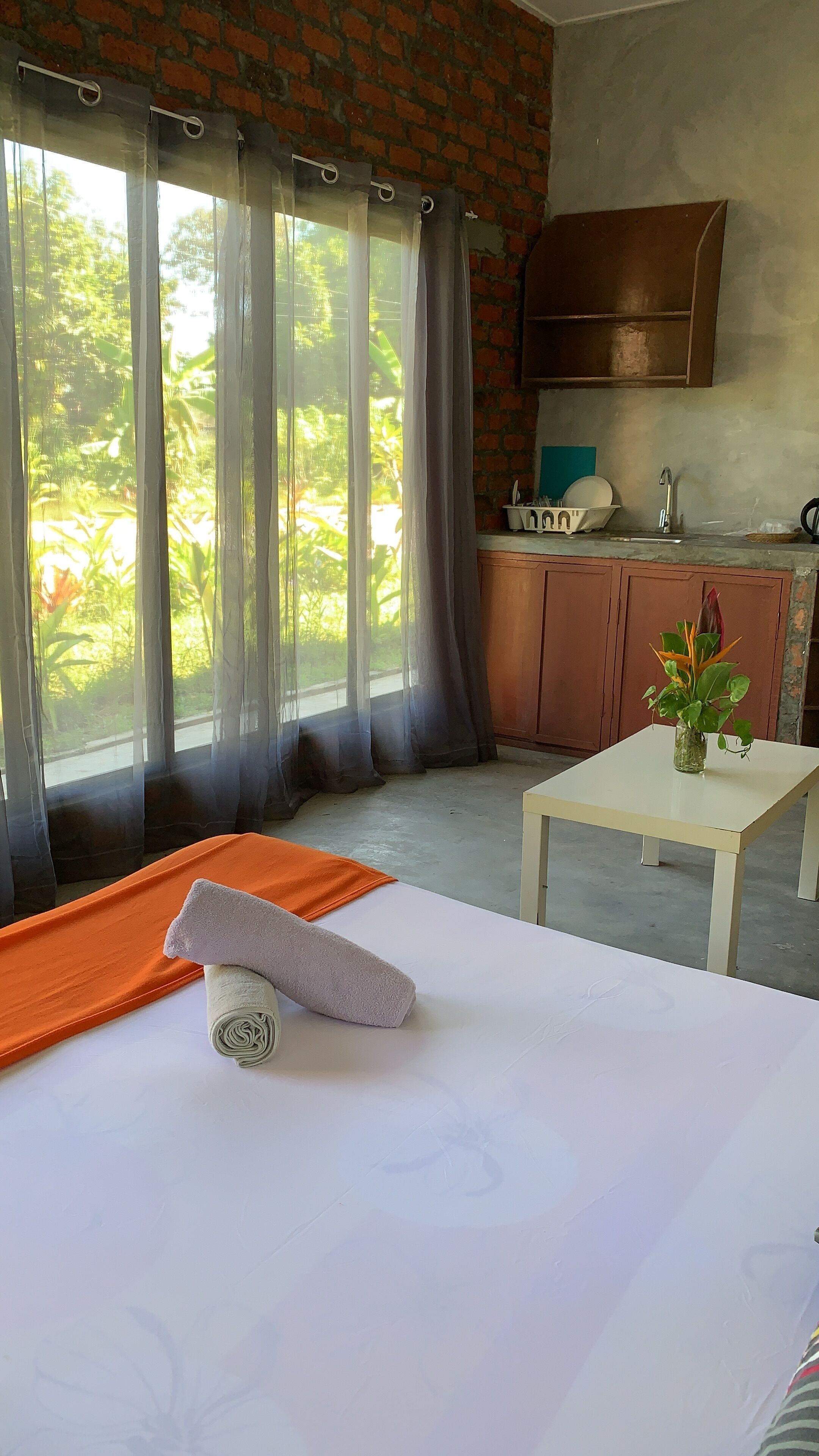 Rouhi Retreats By Doulos