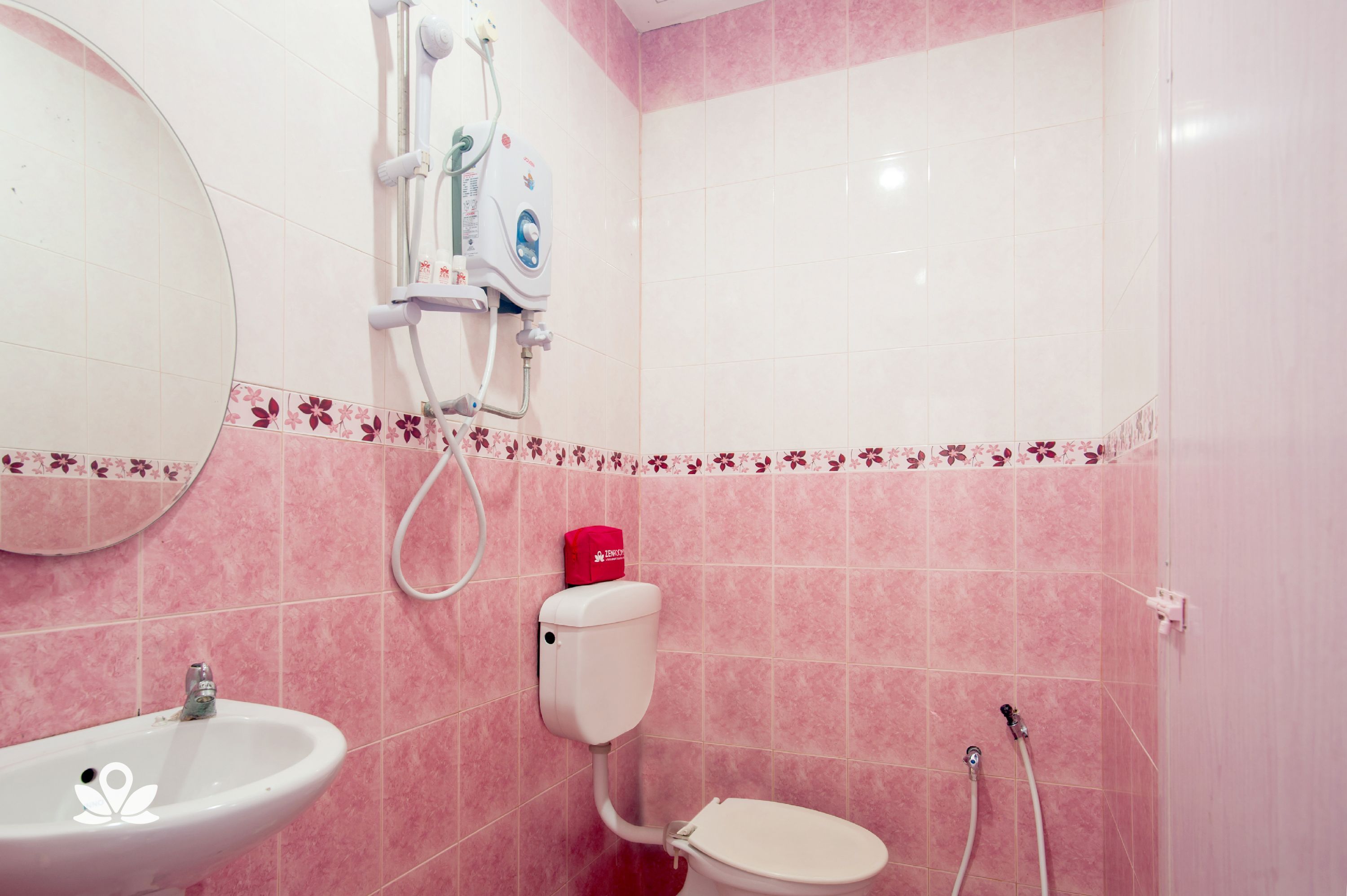 ZEN Rooms Bromedy Motel