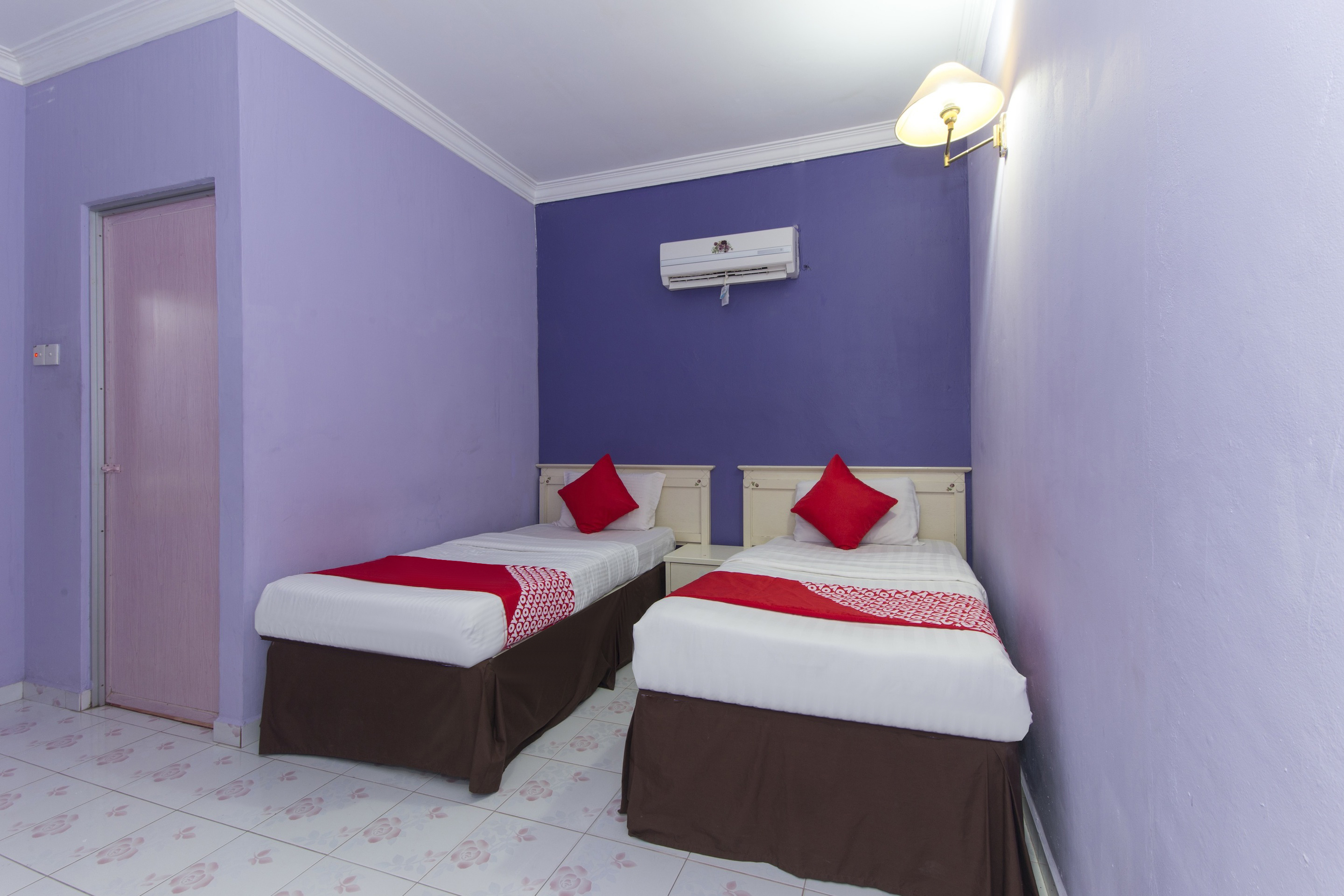 ZEN Rooms Bromedy Motel