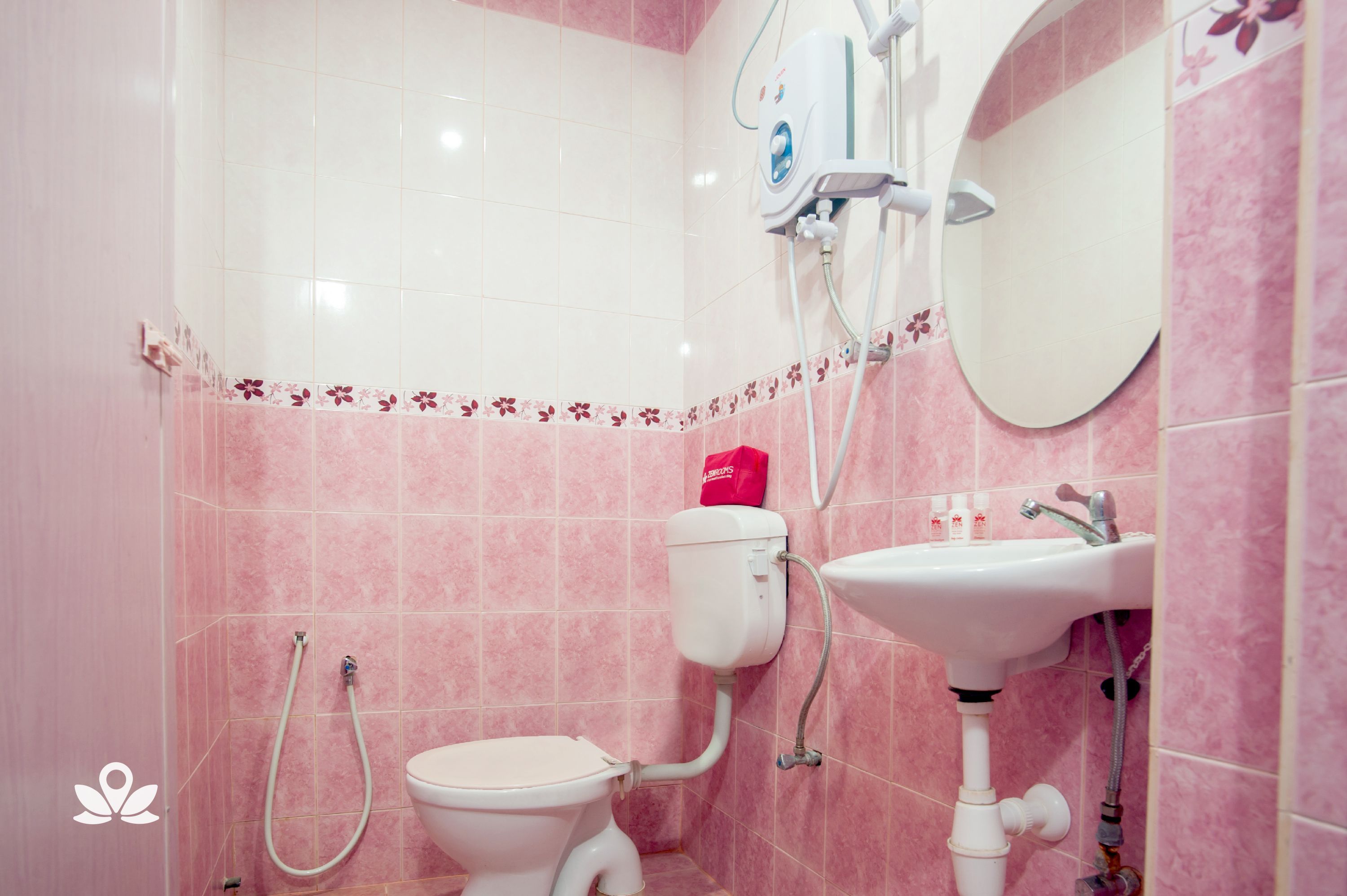 ZEN Rooms Bromedy Motel