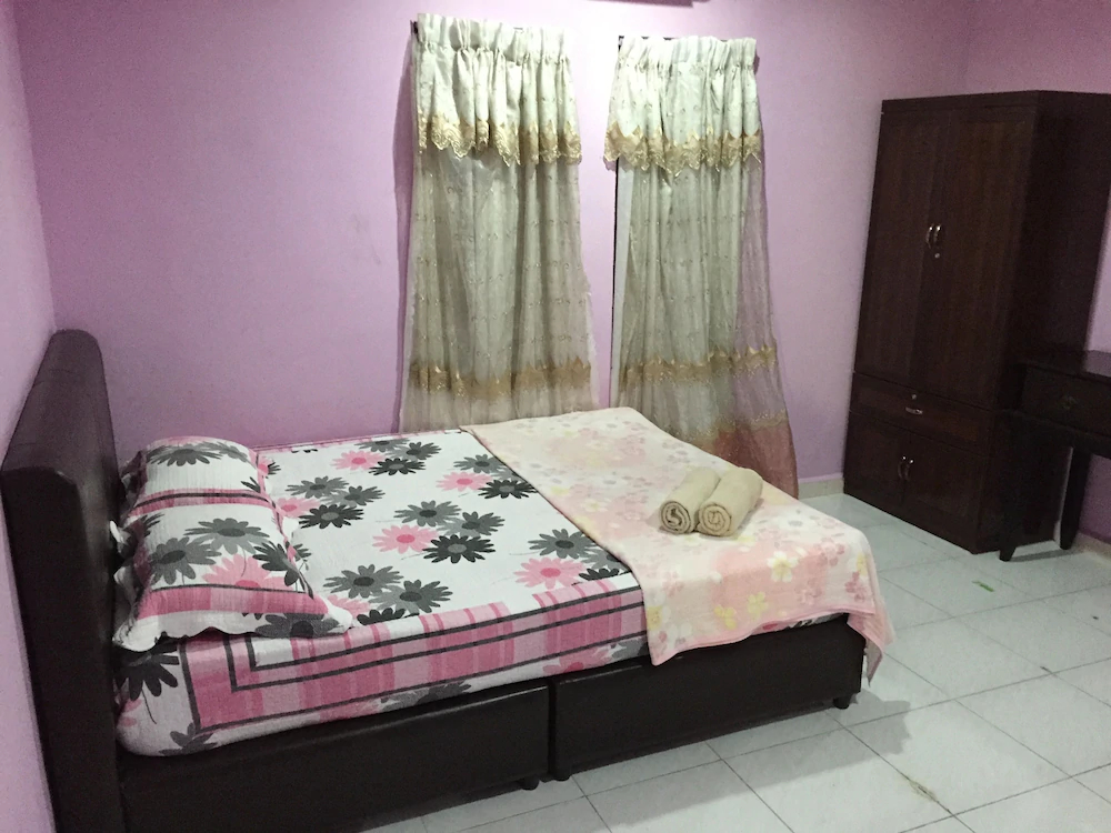 Zulina Homestay