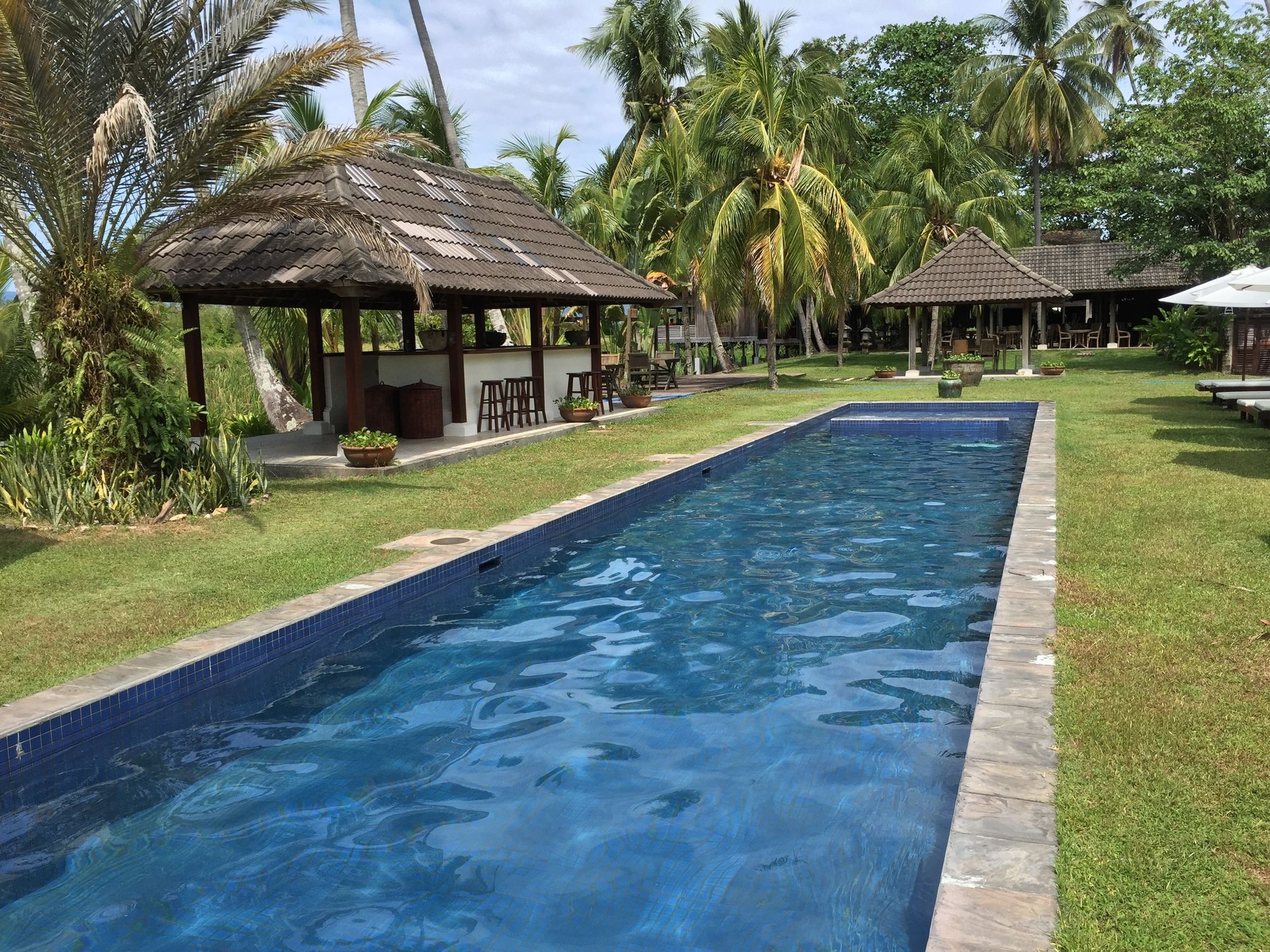 Bon Ton Antique Wooden Villas