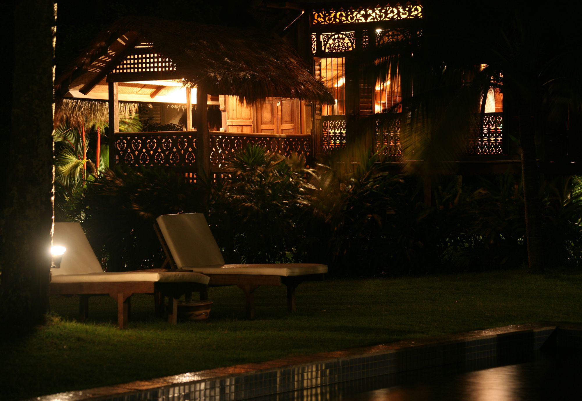 Bon Ton Antique Wooden Villas