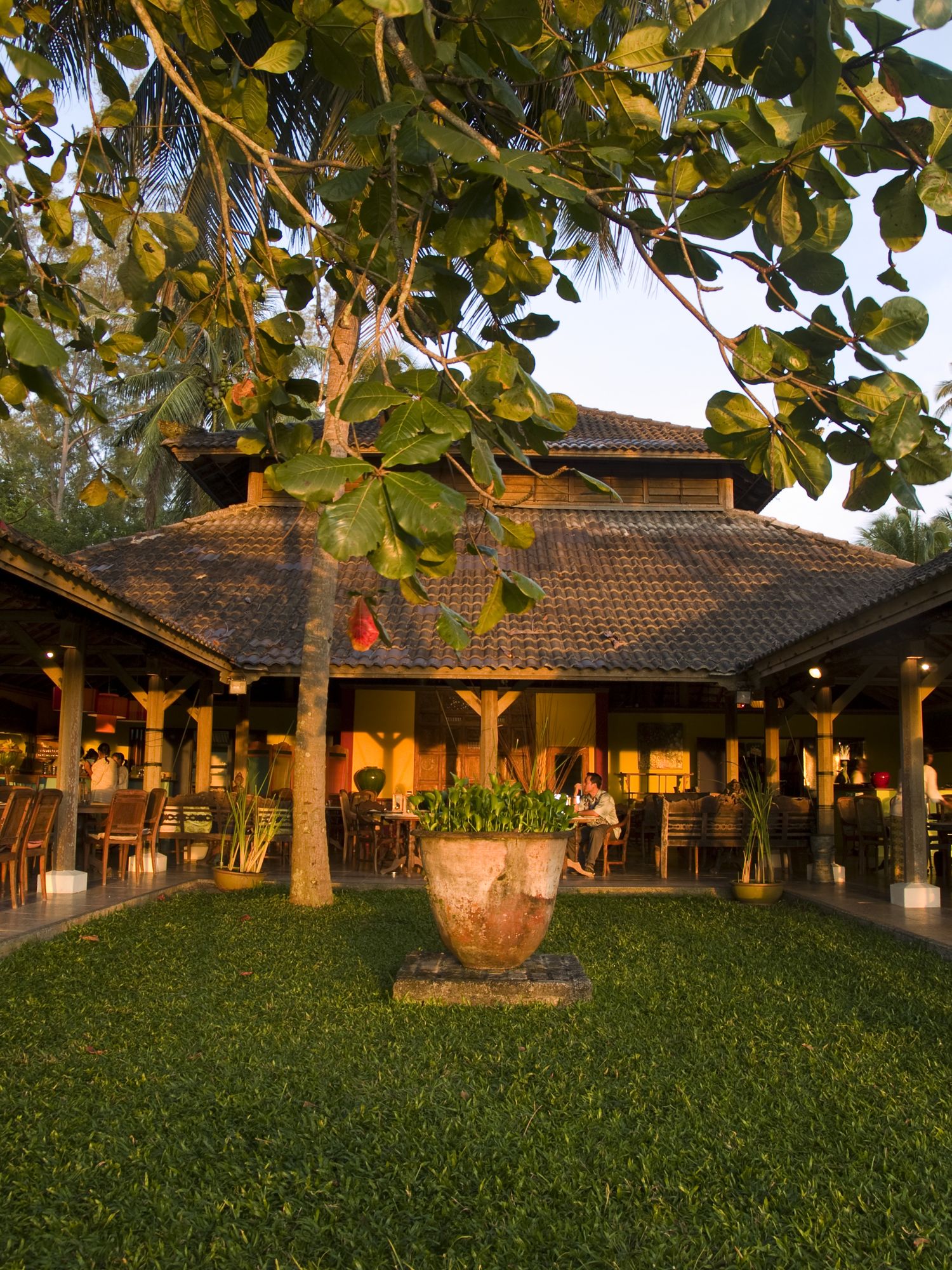 Bon Ton Antique Wooden Villas