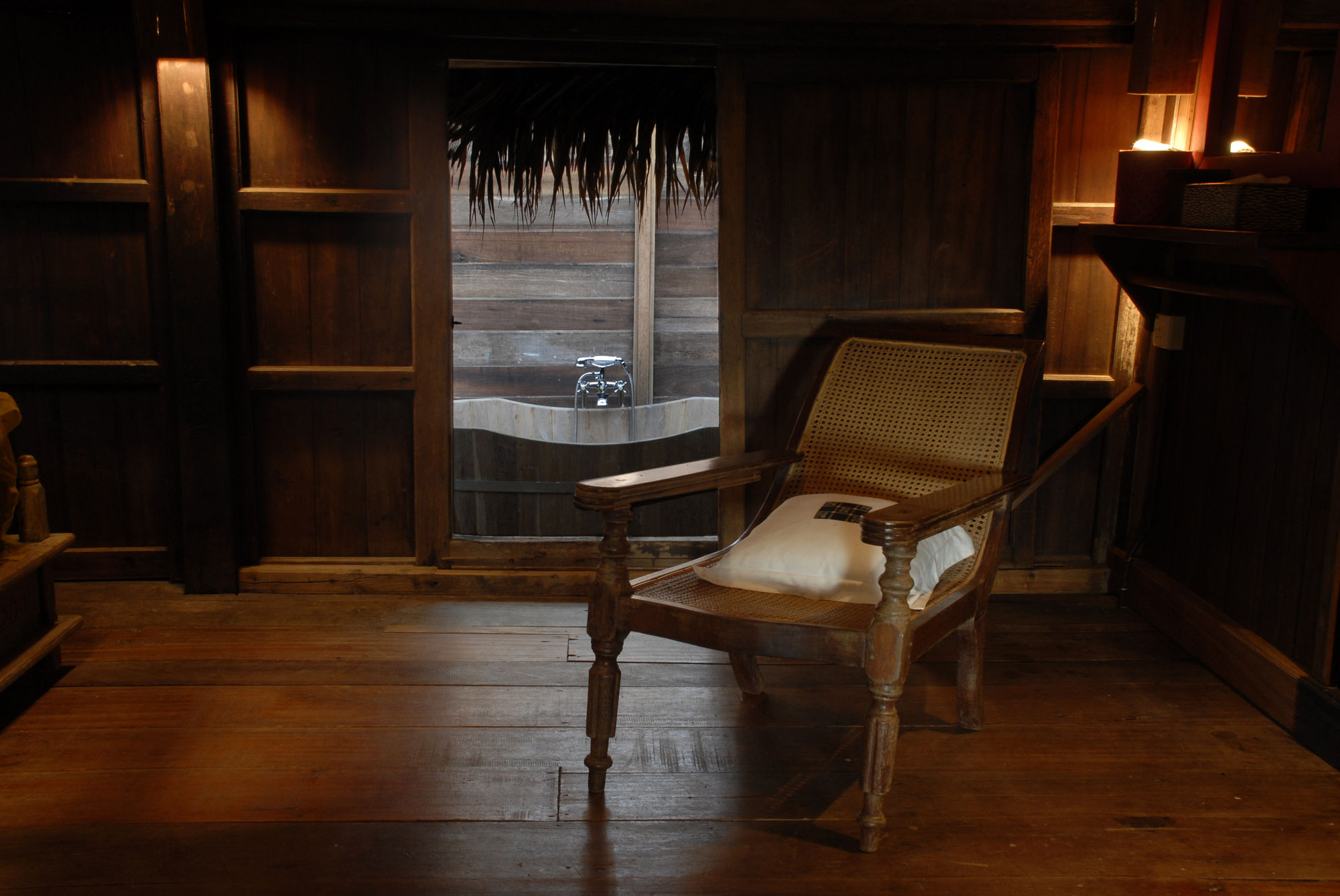 Bon Ton Antique Wooden Villas