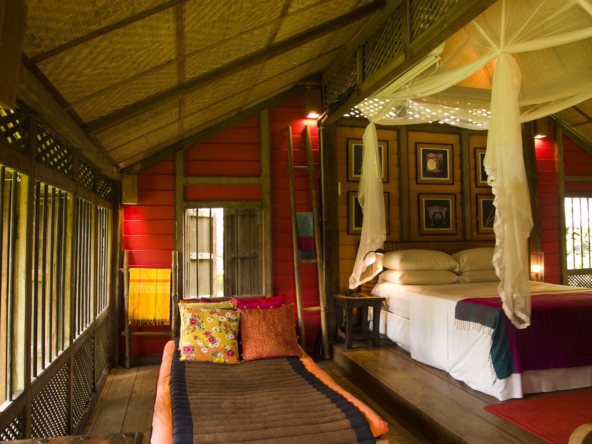 Bon Ton Antique Wooden Villas