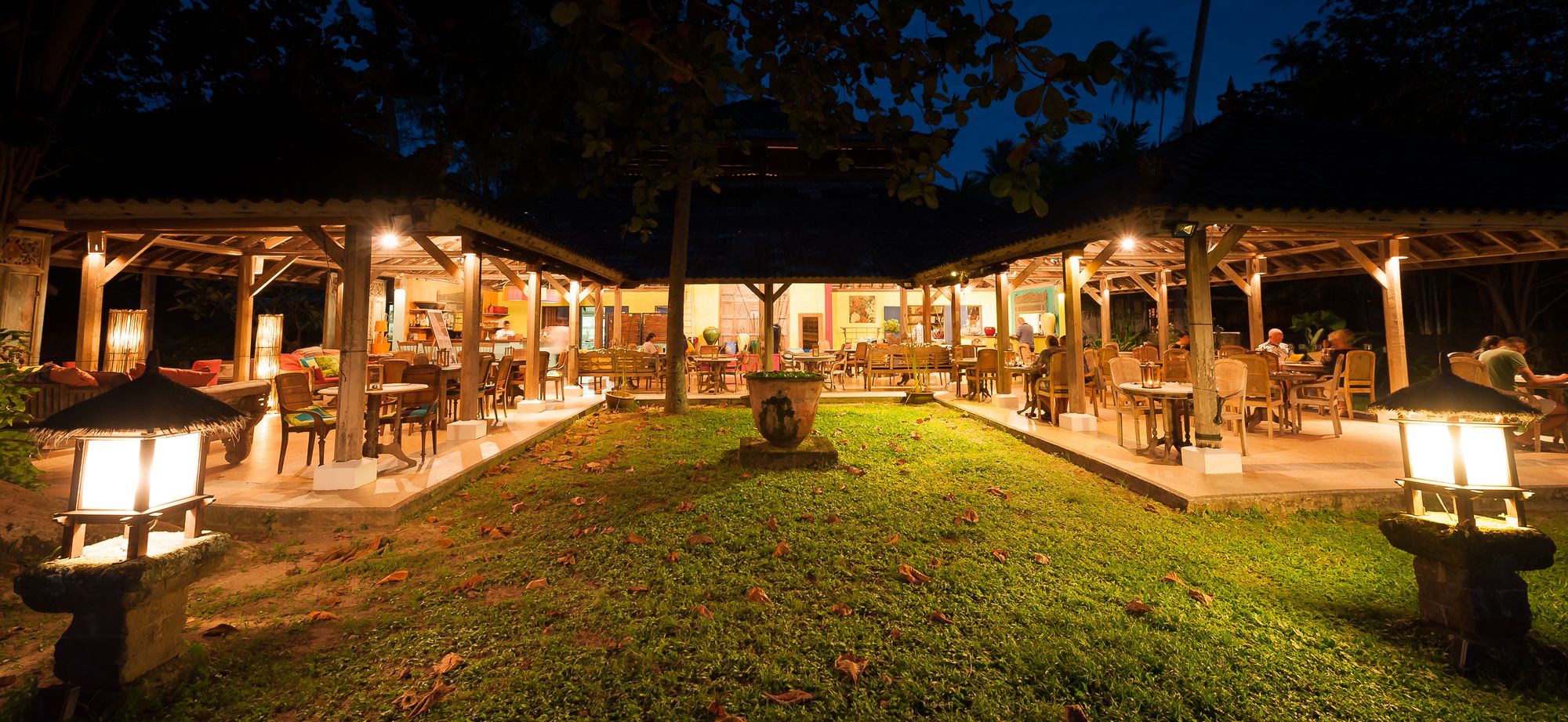 Bon Ton Antique Wooden Villas