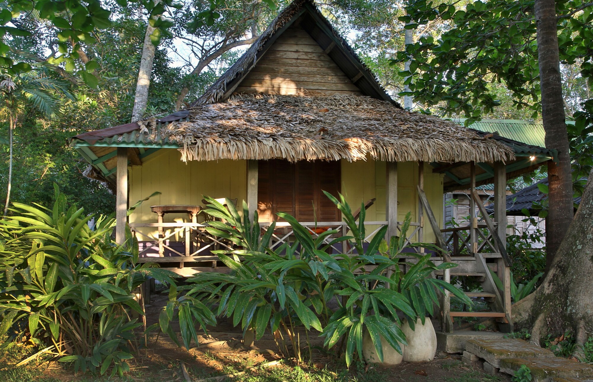 Bon Ton Antique Wooden Villas