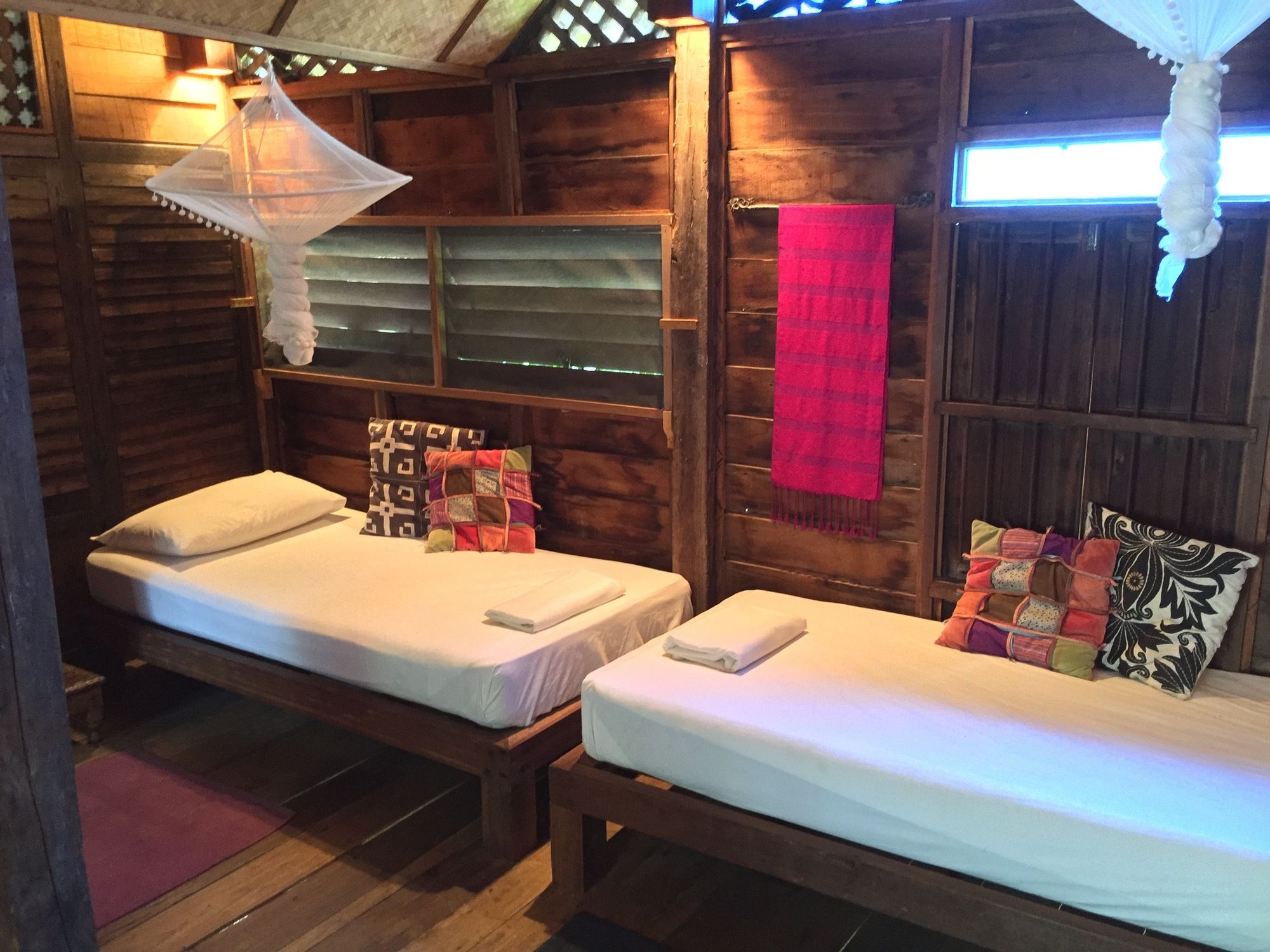 Bon Ton Antique Wooden Villas