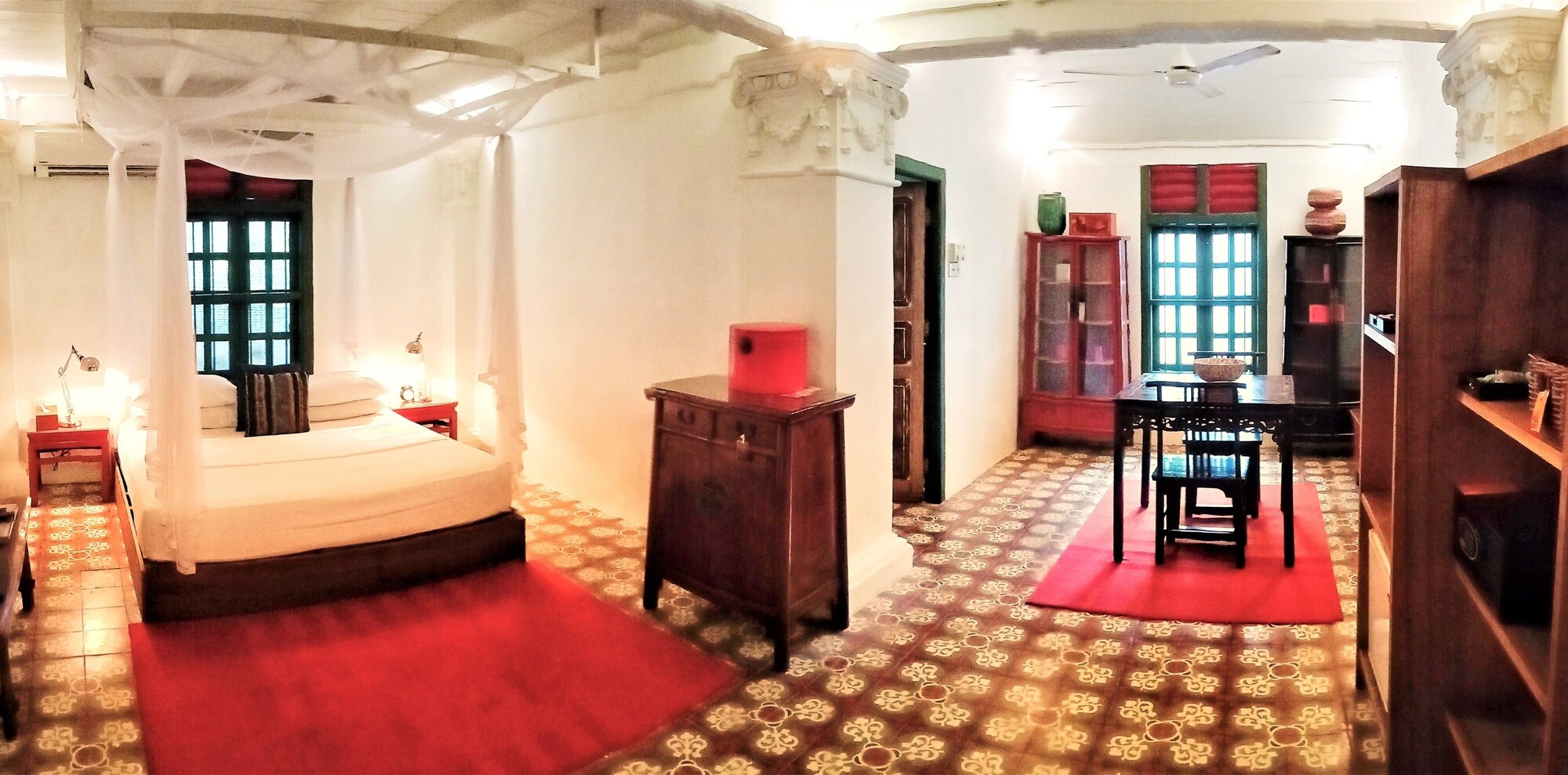 Bon Ton Antique Wooden Villas