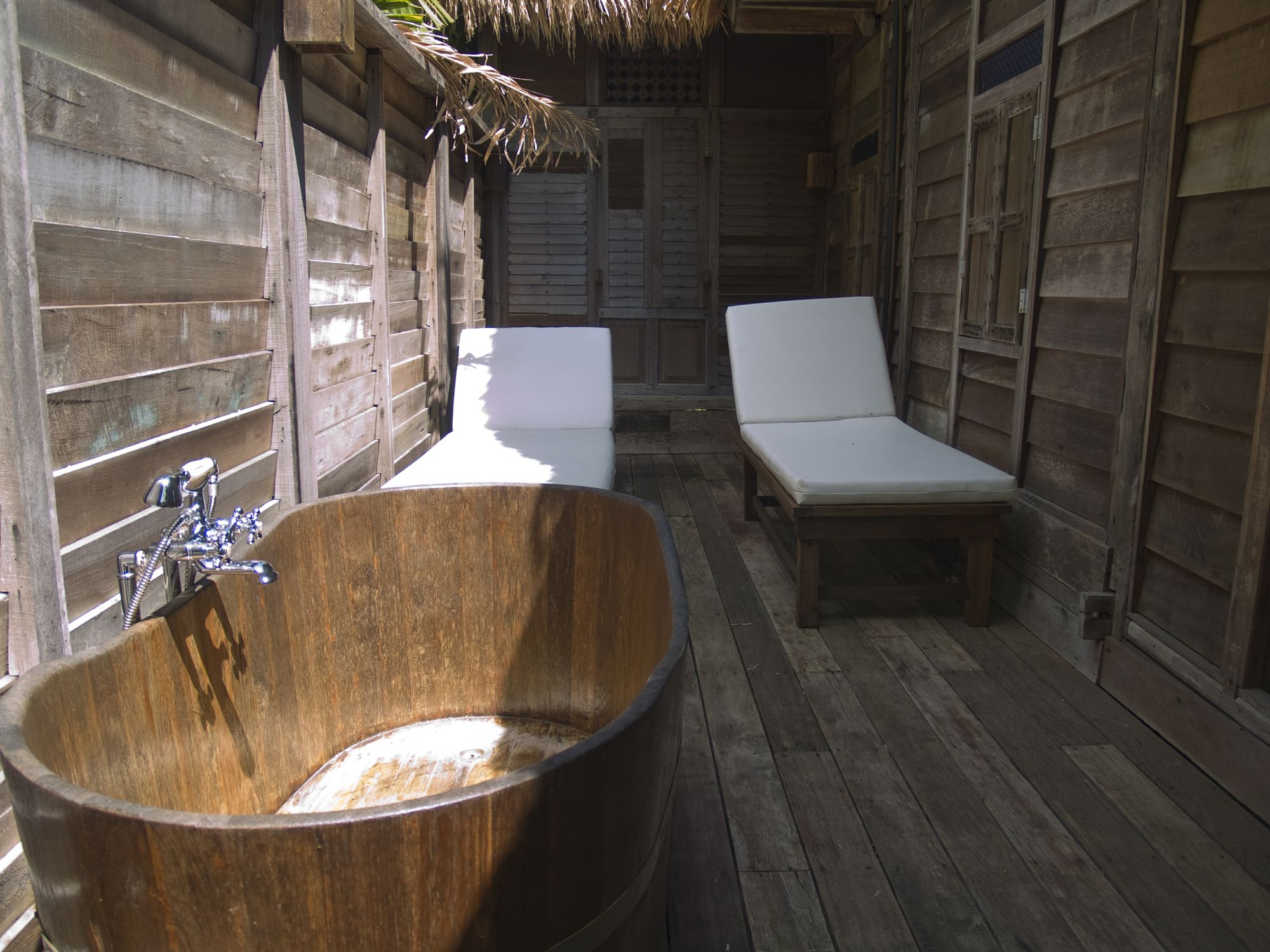 Bon Ton Antique Wooden Villas