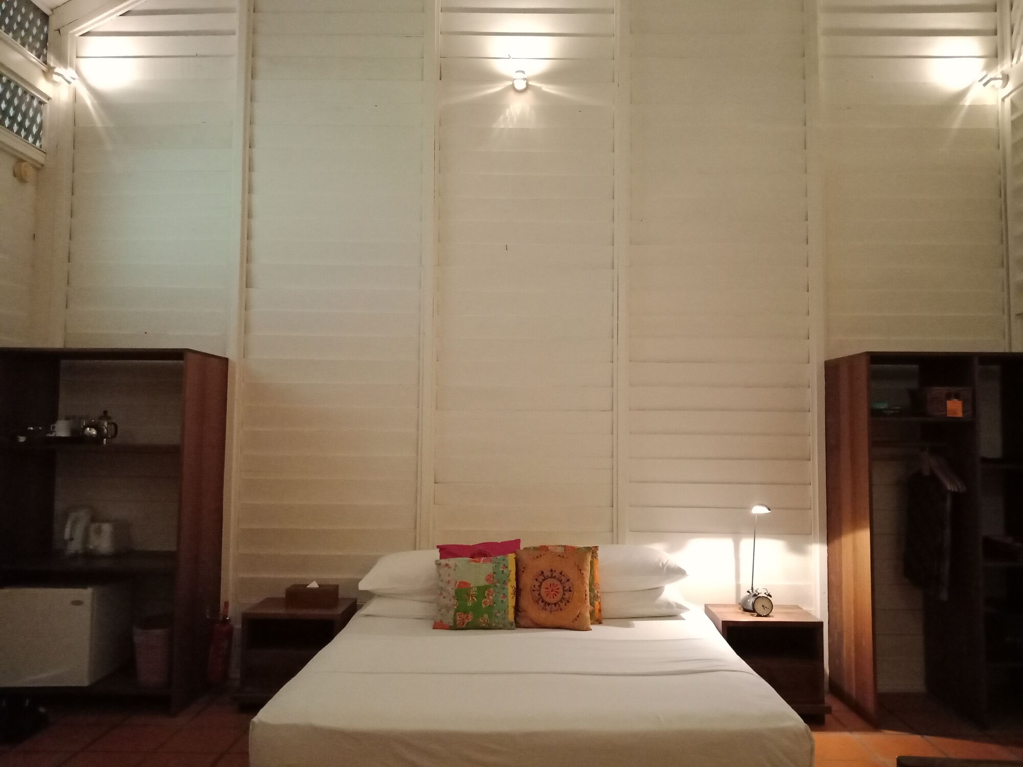 Bon Ton Antique Wooden Villas