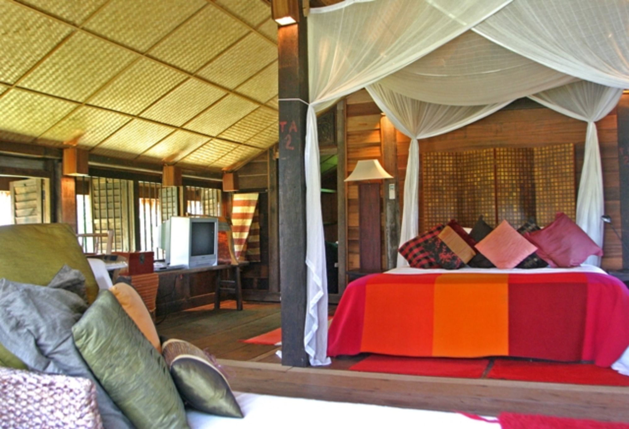 Bon Ton Antique Wooden Villas