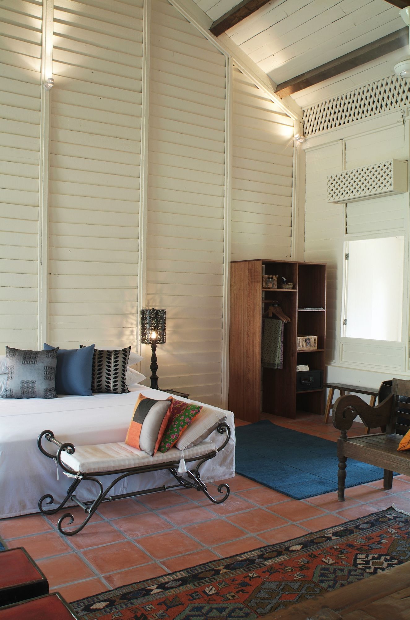 Bon Ton Antique Wooden Villas