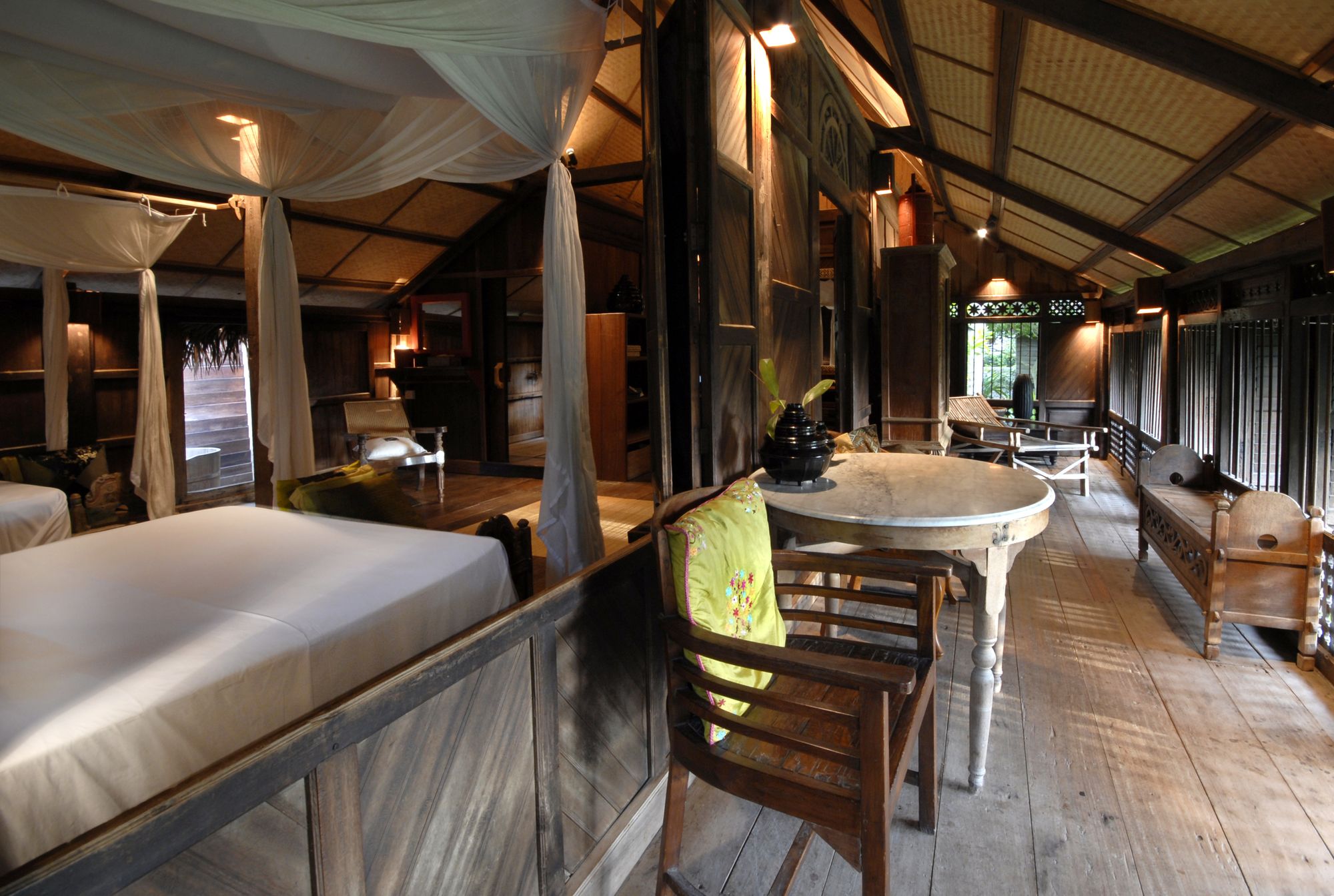 Bon Ton Antique Wooden Villas