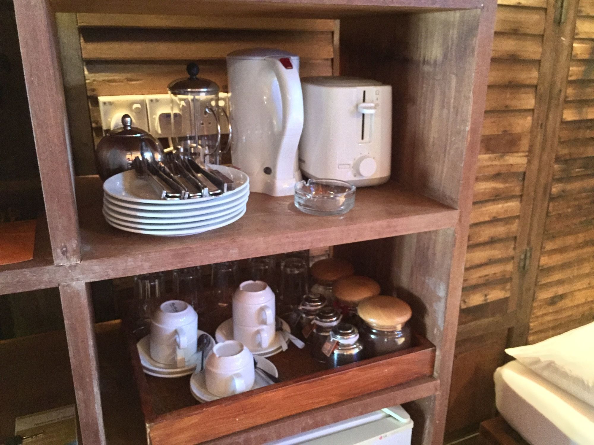 Bon Ton Antique Wooden Villas