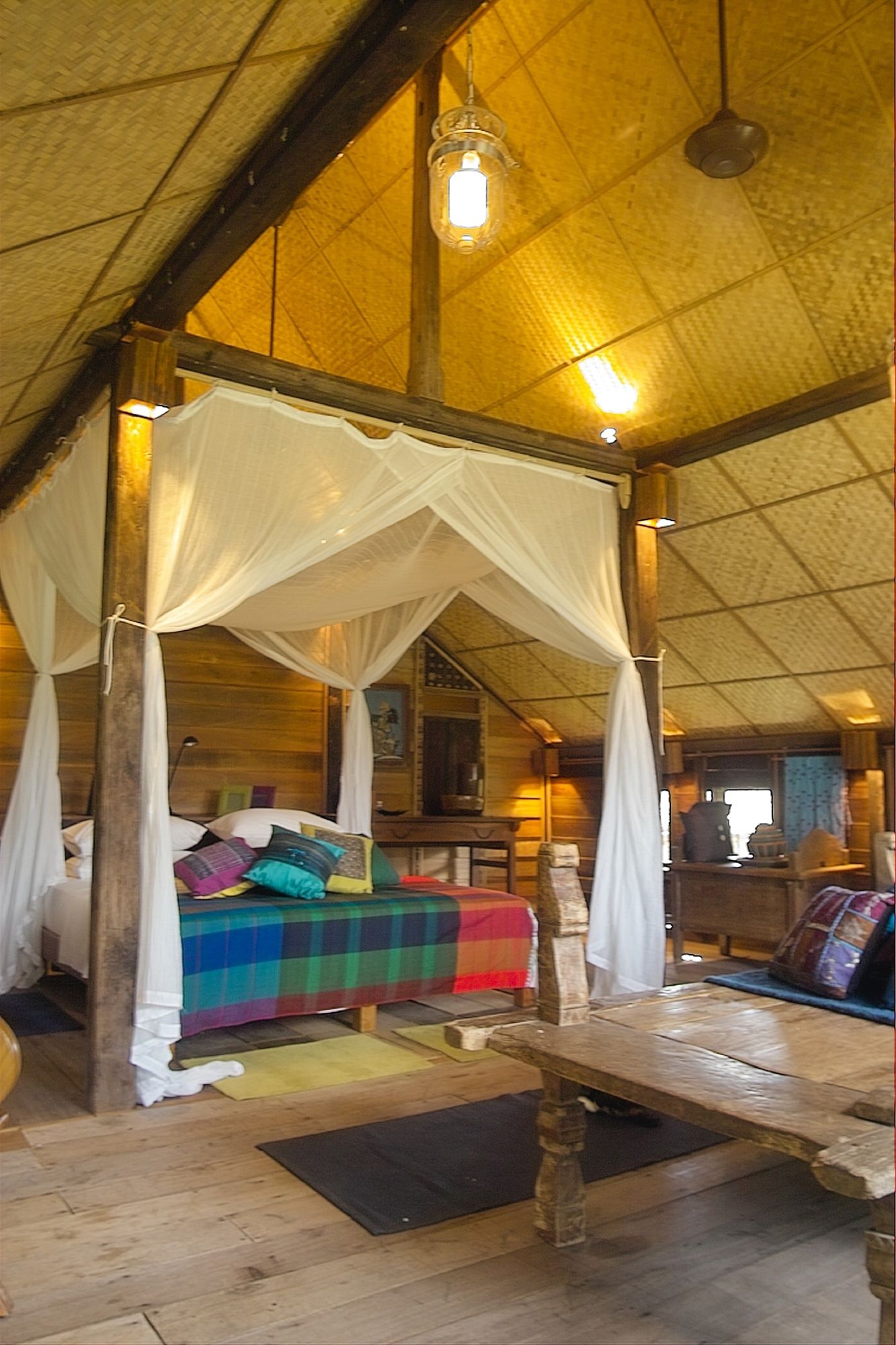 Bon Ton Antique Wooden Villas