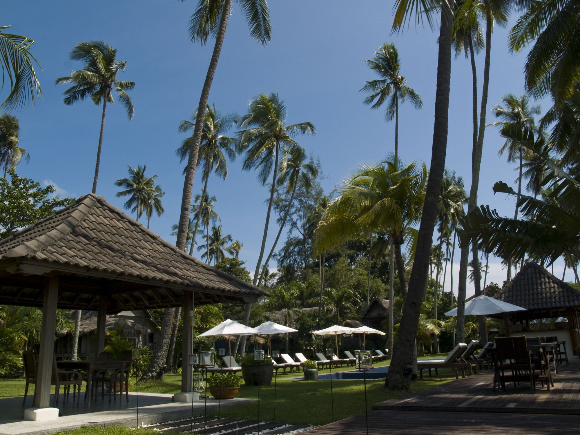 Bon Ton Antique Wooden Villas