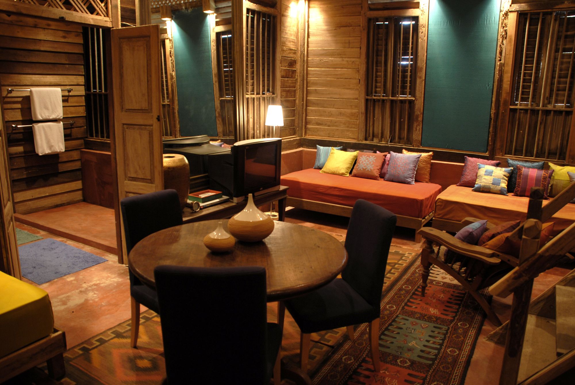 Bon Ton Antique Wooden Villas