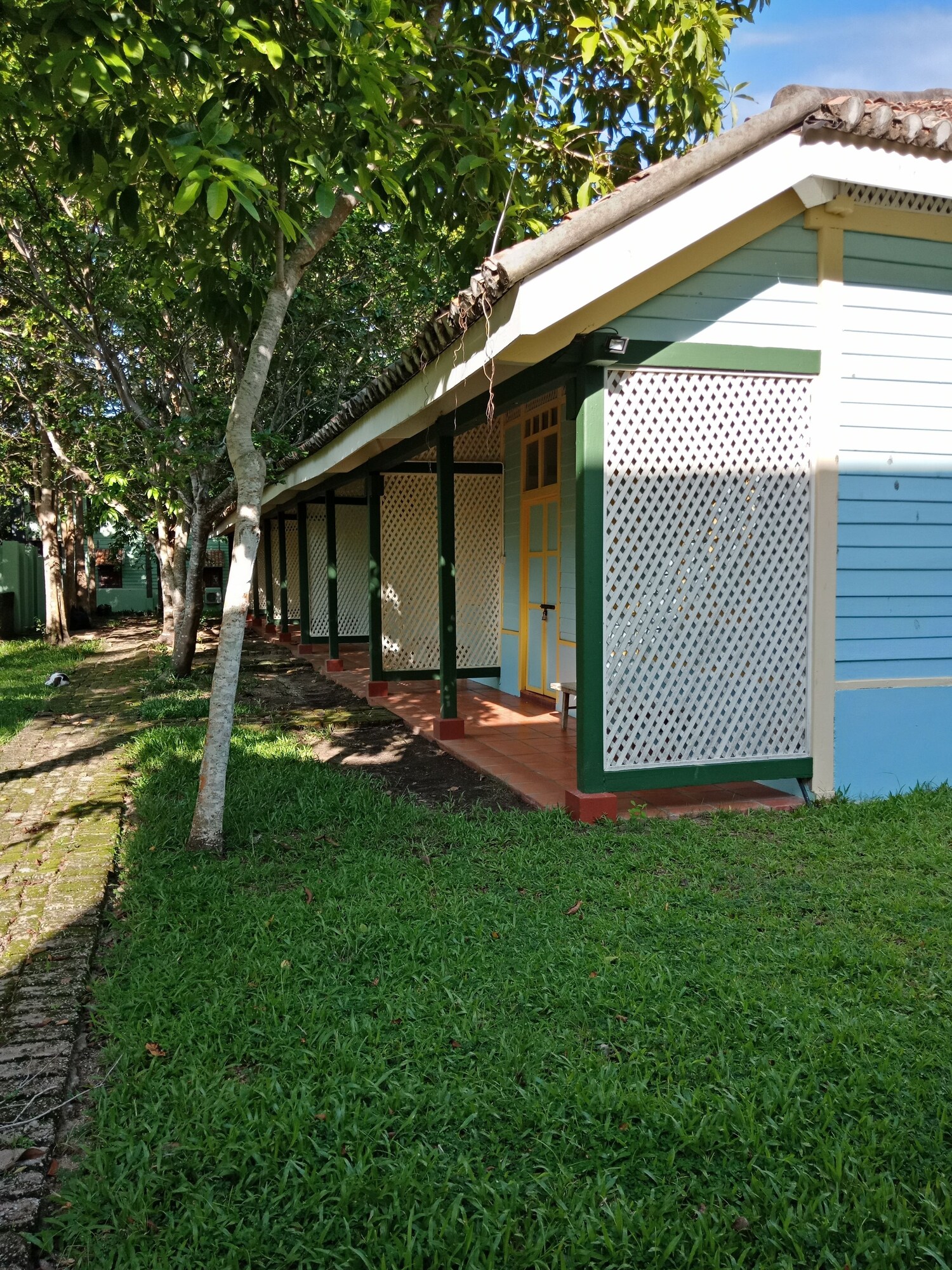 Bon Ton Antique Wooden Villas