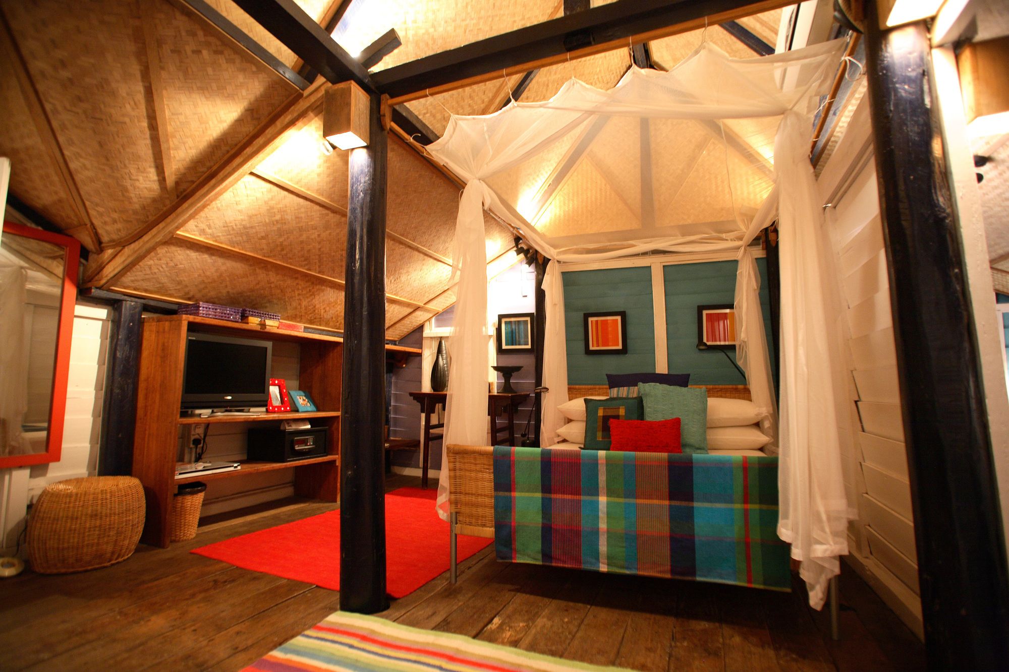 Bon Ton Antique Wooden Villas