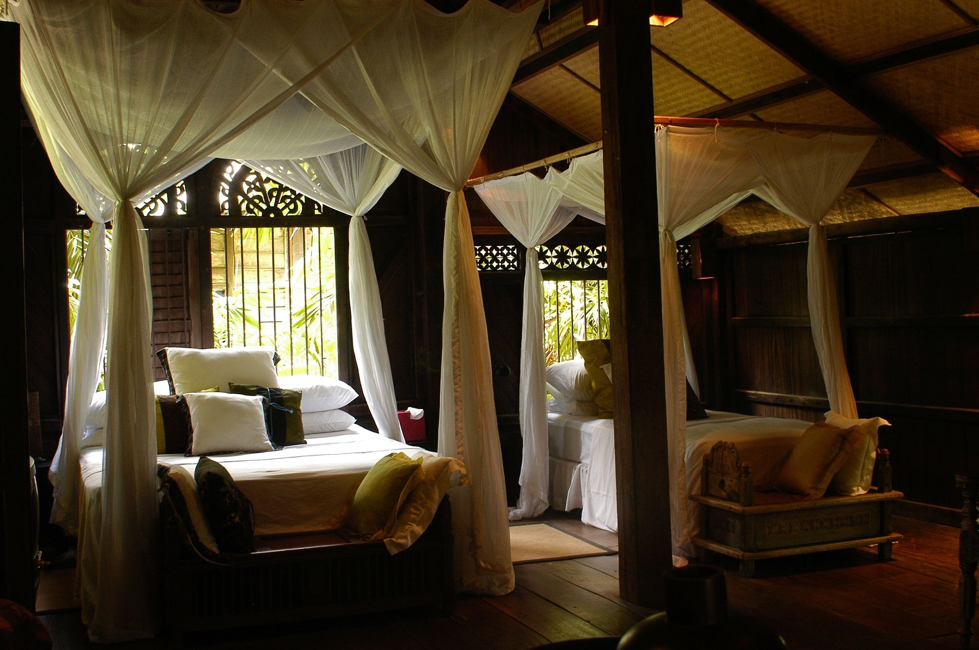 Bon Ton Antique Wooden Villas