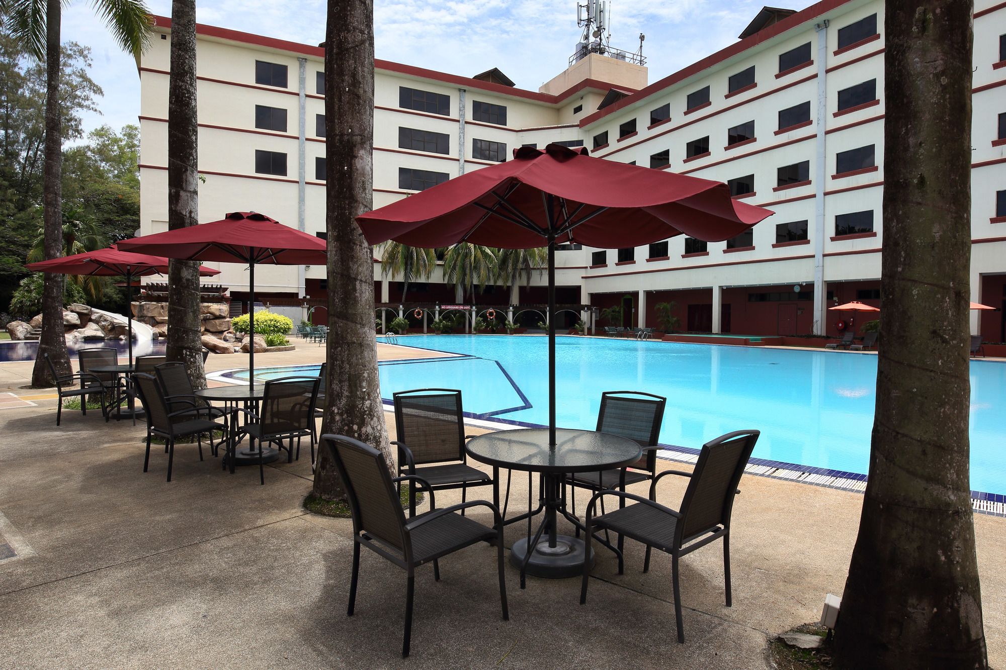 Swiss Avenue Hotel