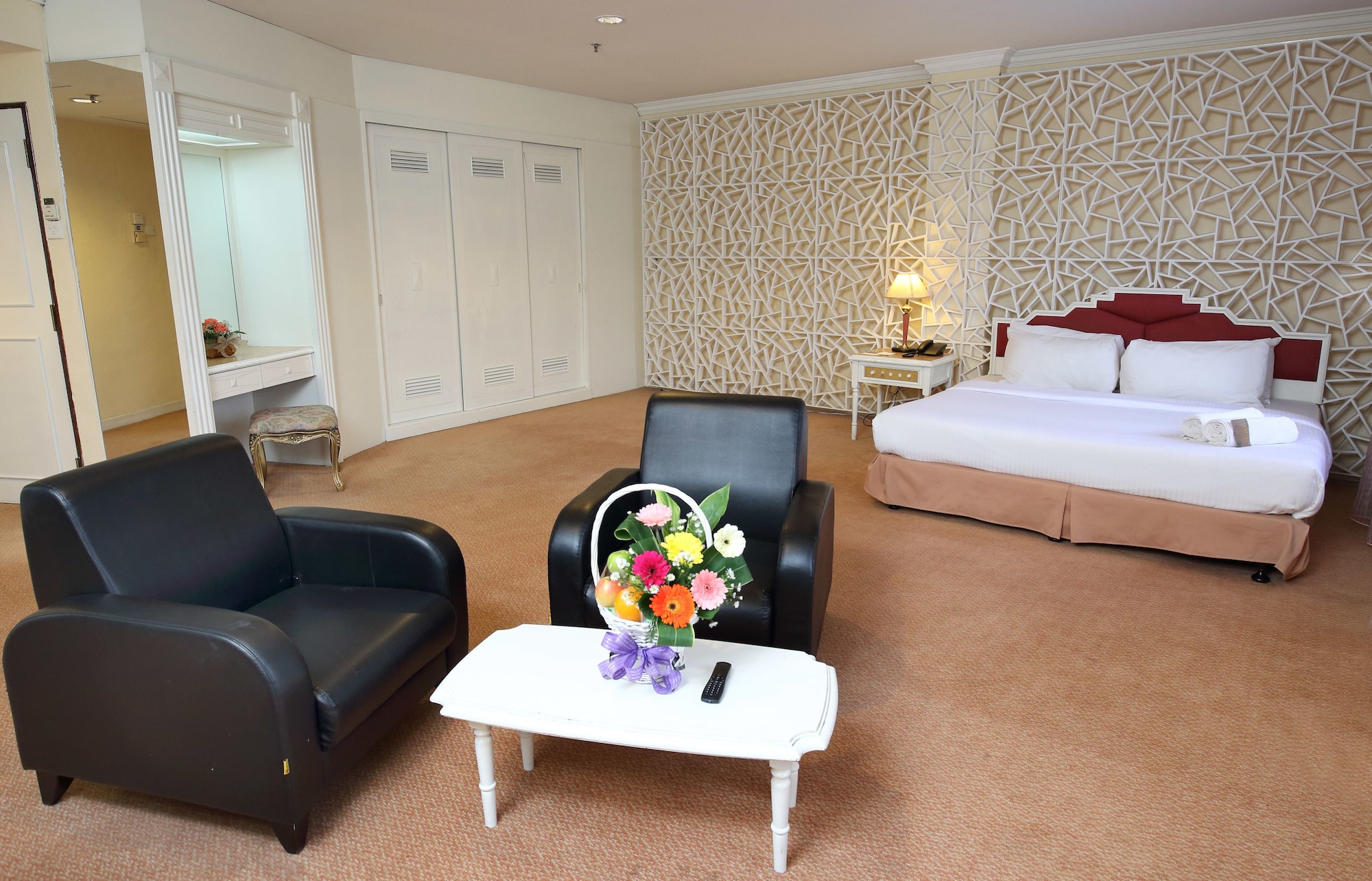 Swiss Avenue Hotel