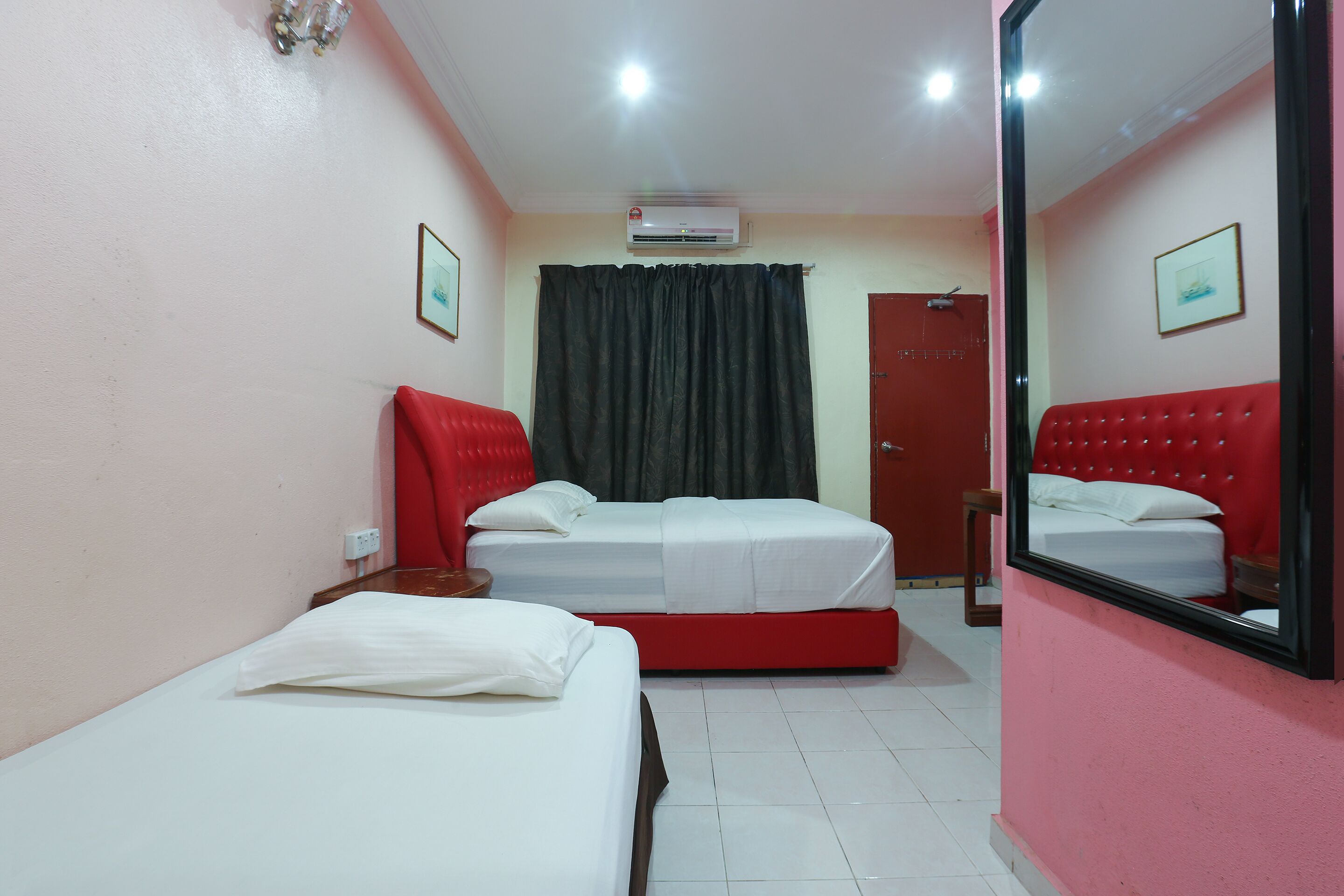 Oyo 89892 Hotel Jeli Inn