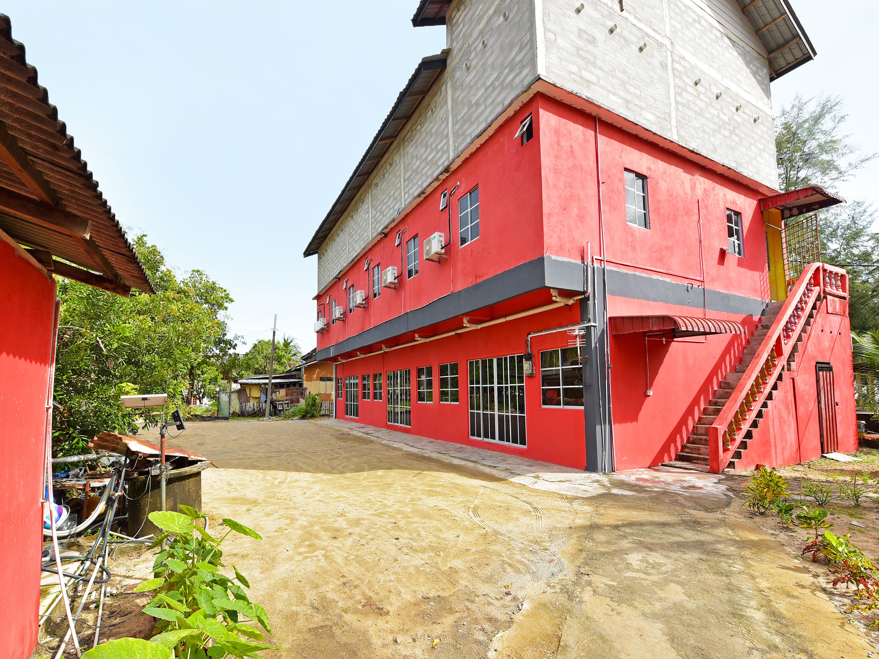 Capital O 90664 Rabi Hotel