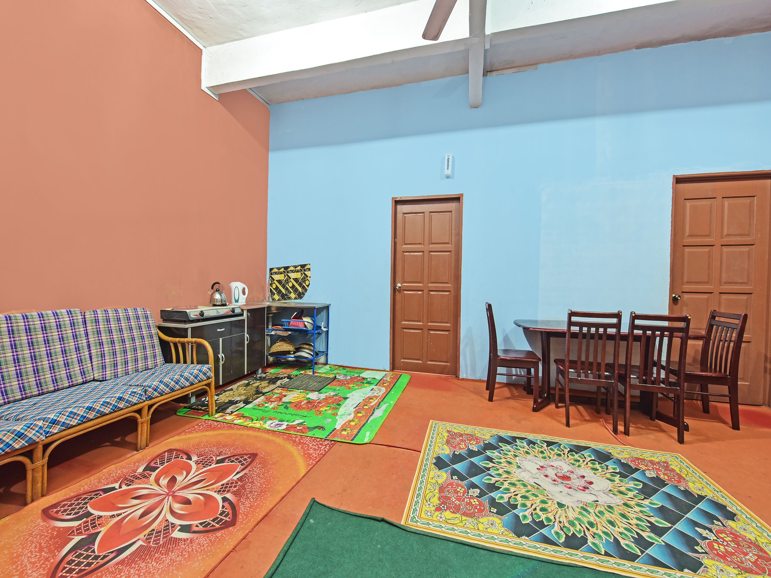 Capital O 90664 Rabi Hotel