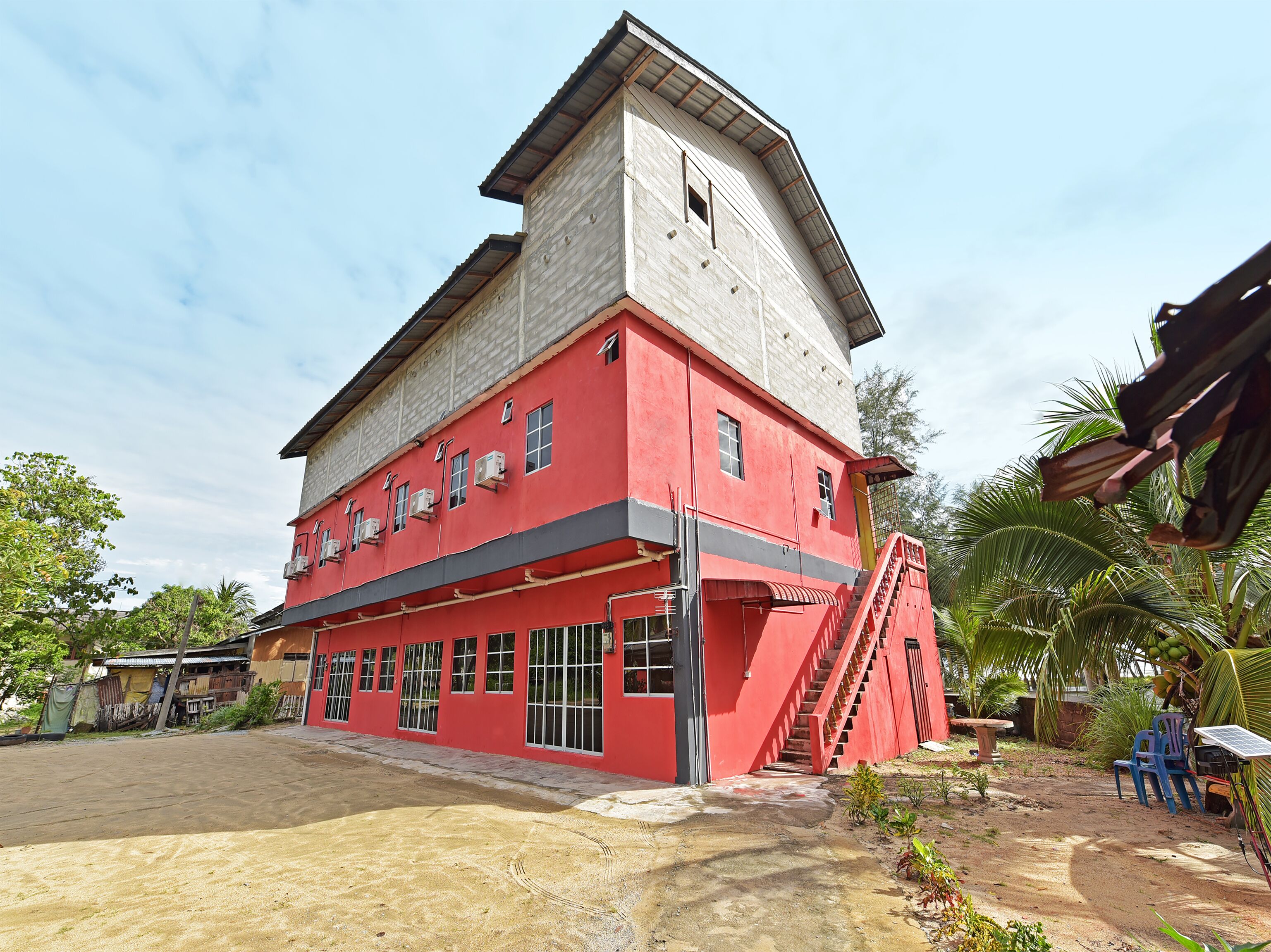 Capital O 90664 Rabi Hotel