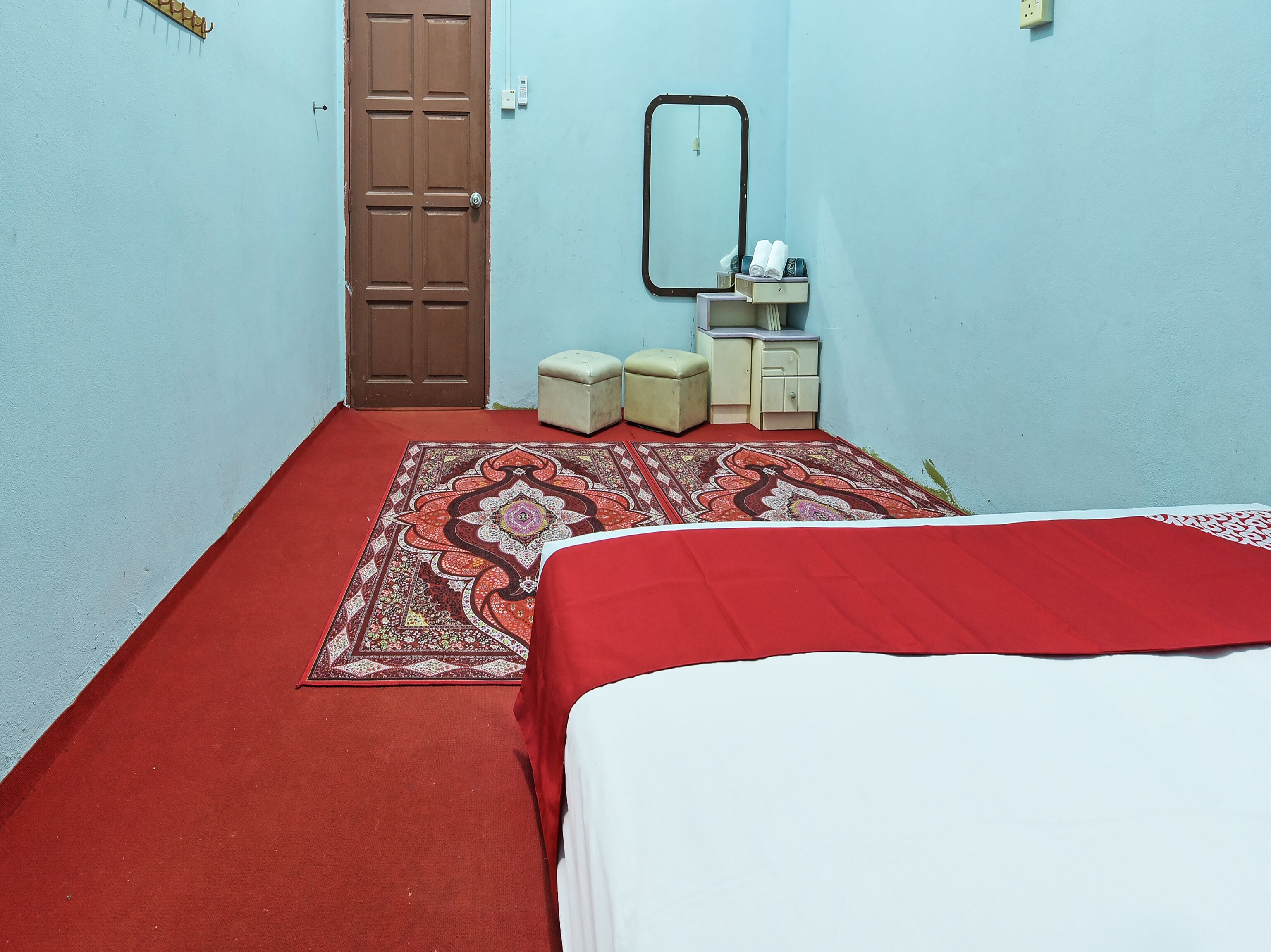 Capital O 90664 Rabi Hotel
