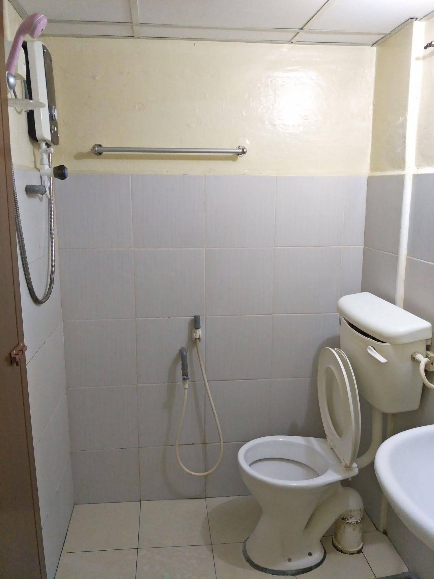 Harmoni Hotel by OYO Rooms