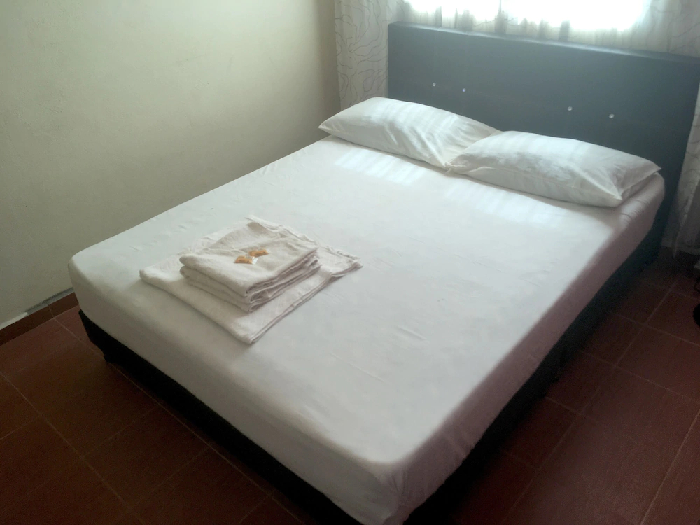 Naiim Hotel by OYO Rooms