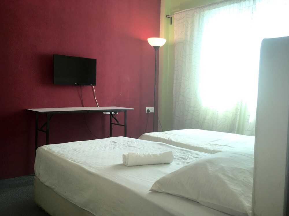 Naiim Hotel by OYO Rooms