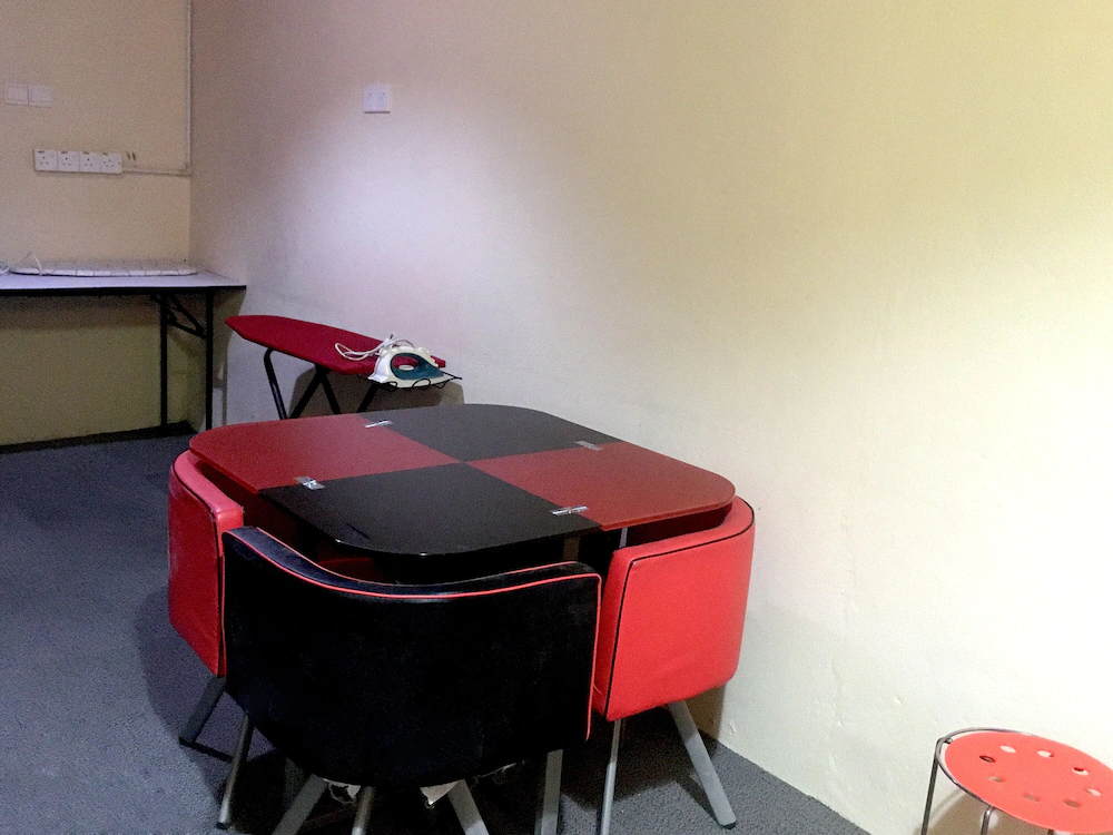 Naiim Hotel by OYO Rooms