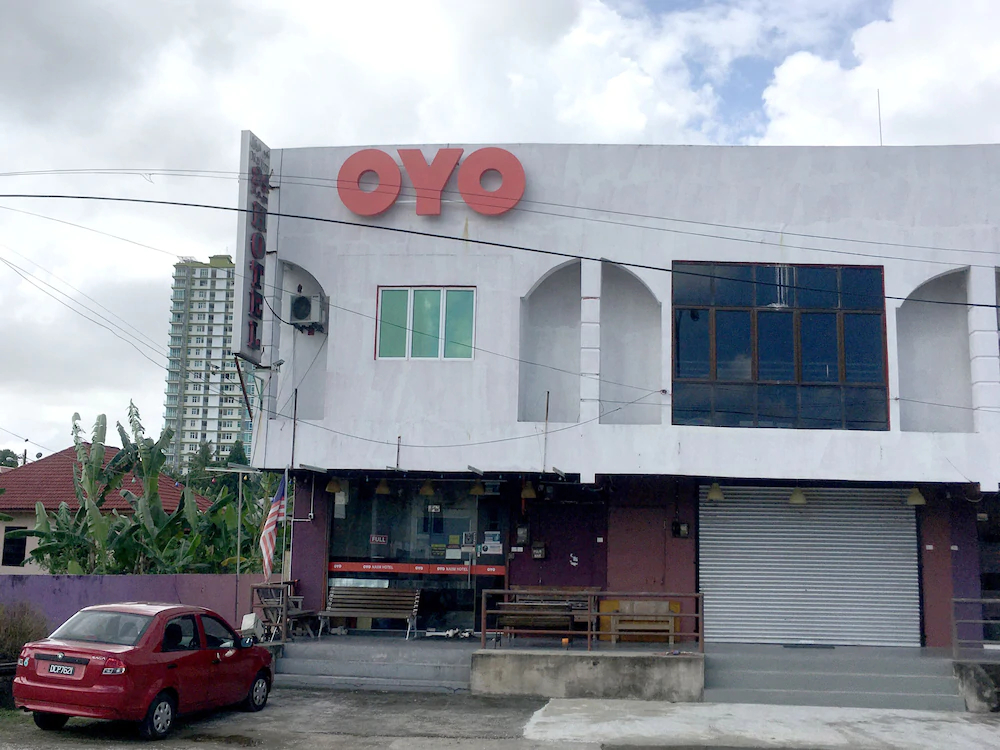 Naiim Hotel by OYO Rooms