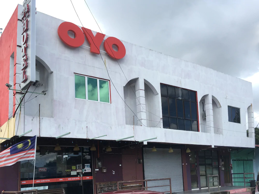 Naiim Hotel by OYO Rooms